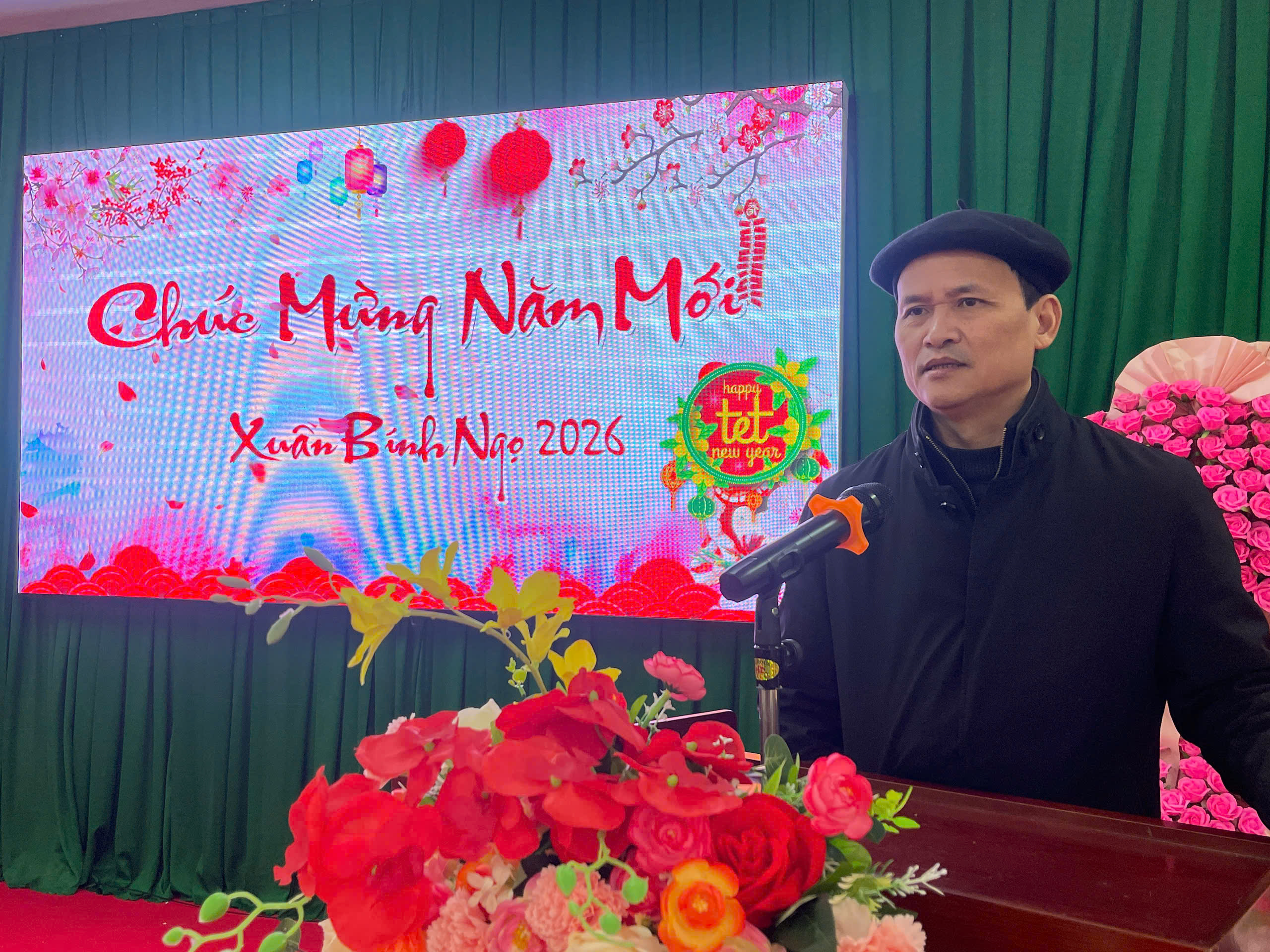 Đồng chí Triệu Tài Phong – Tỉnh uỷ viên, Phó Chủ tịch Ủy ban Mặt trận Tổ quốc Việt Nam Tỉnh, Chủ tịch Liên đoàn Lao động tỉnh thăm, chúc Tết Đảng ủy – HĐND – UBND – UB MTTQ Việt Nam xã Lũng Phìn