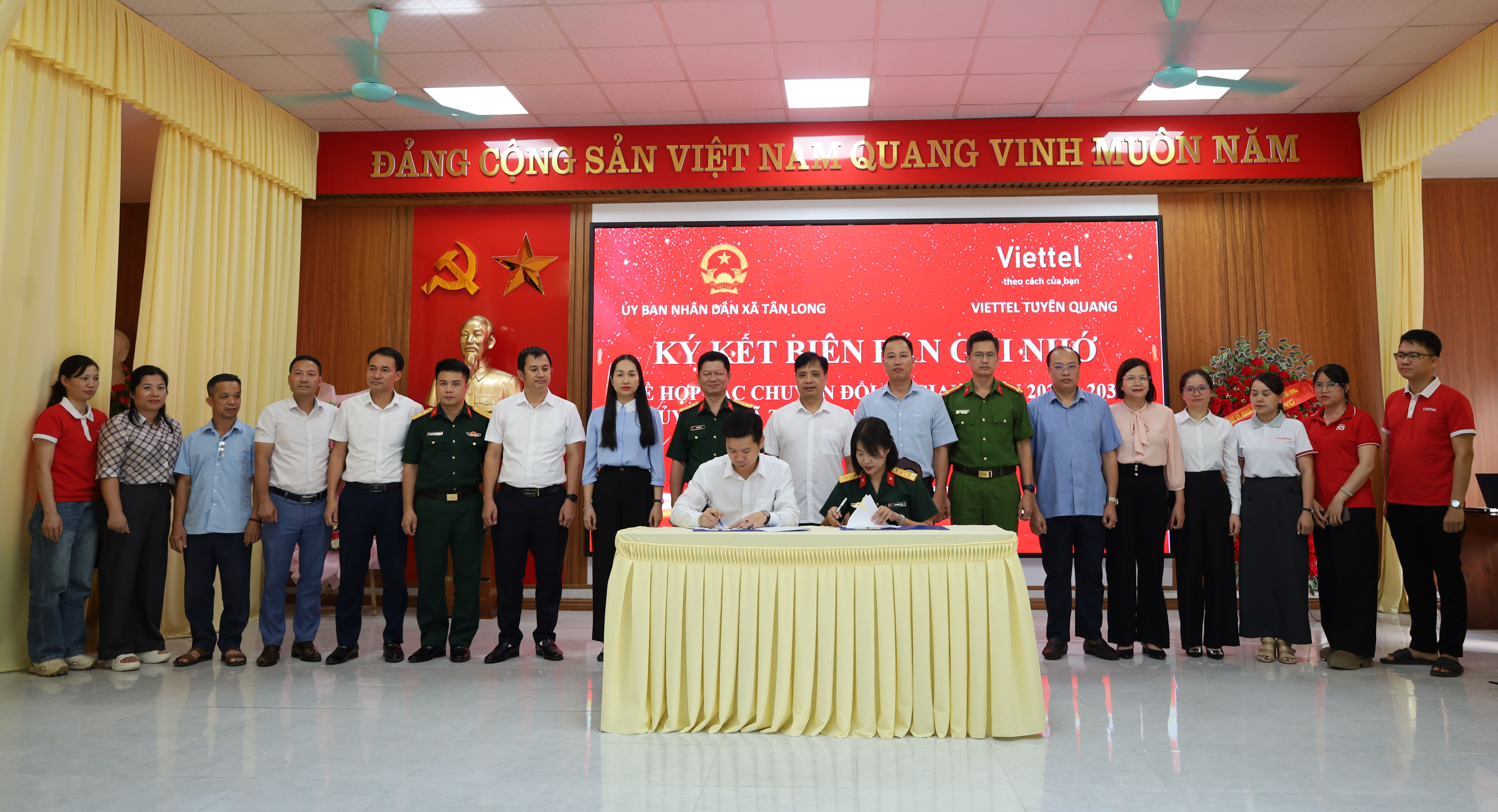 Xã Tân Long ký kết thỏa thuận hợp tác về chuyển đổi số giai đoạn 2026 – 2030 với Viettel Tuyên Quang  