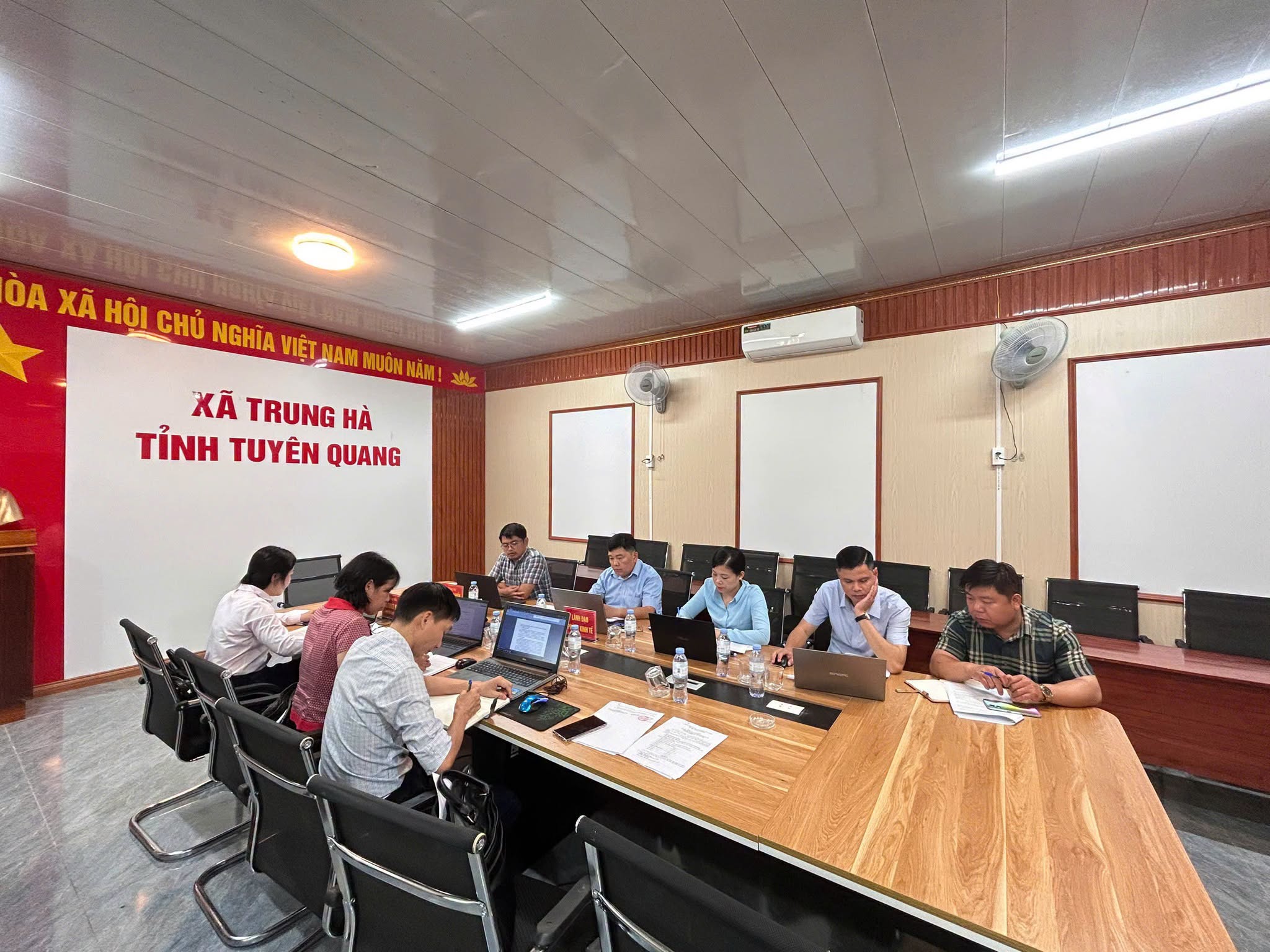XÃ TRUNG HÀ LÀM VIỆC VỚI ĐOÀN CÔNG TÁC CHI CỤC PHÁT TRIỂN NÔNG THÔN VÀ QUẢN LÝ CHẤT LƯỢNG