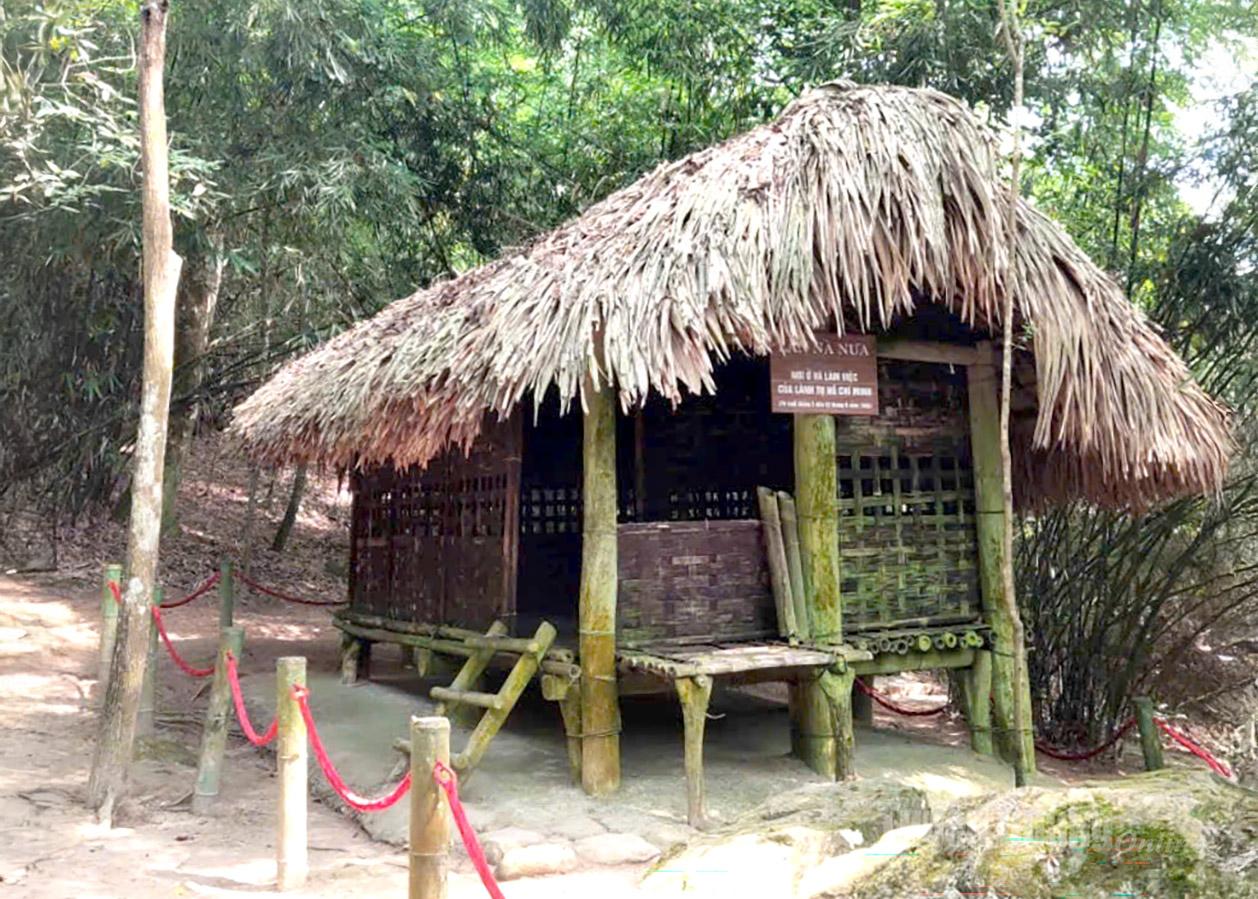 Tự hào trên quê hương Cách mạng
