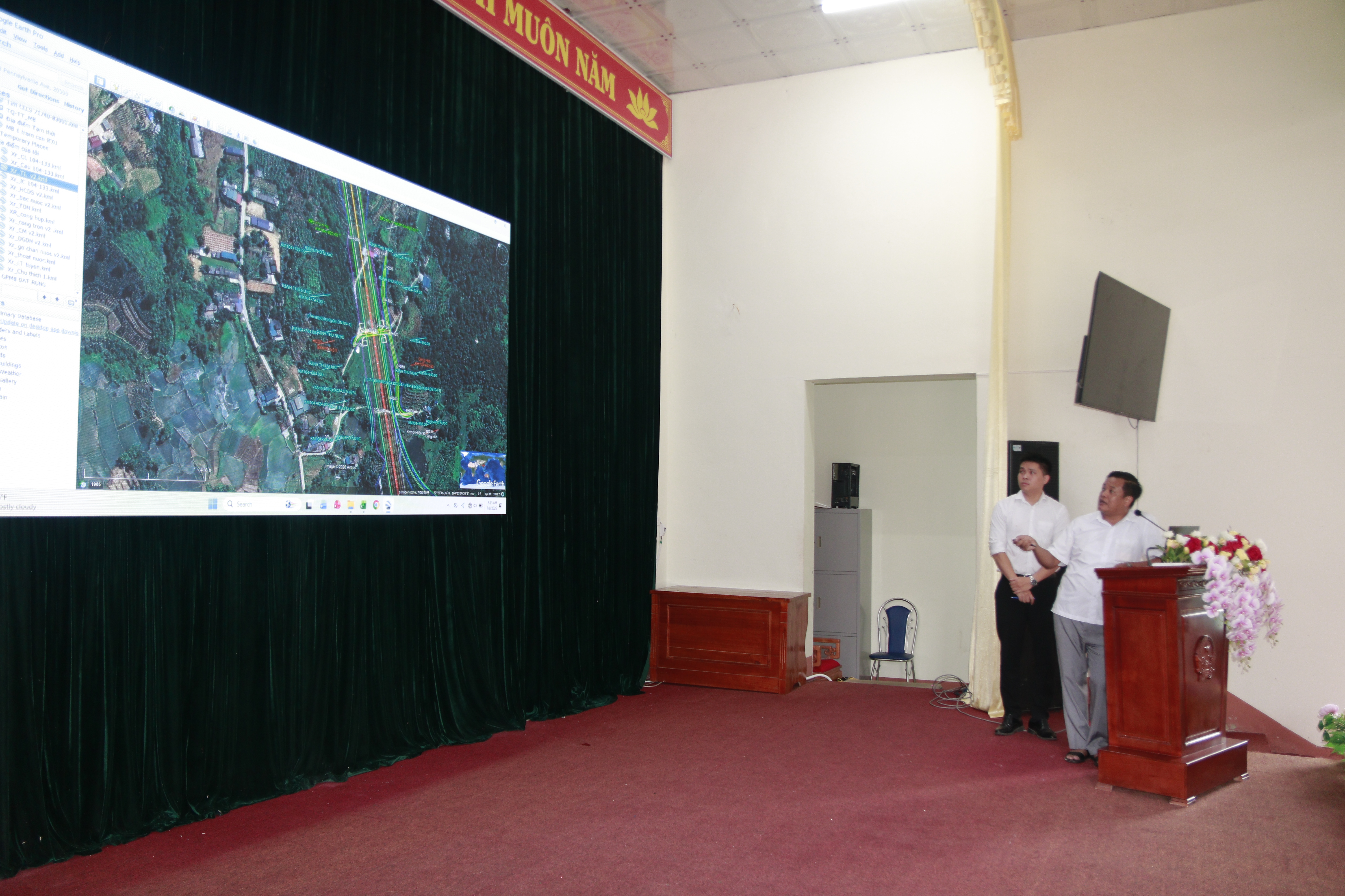 Hội nghị tổ chức trình chiếu hướng tuyến, các công trình phụ trợ Dự án Cao tốc Tuyên Quang - Hà Giang (giai đoạn 2), đoạn Tân Quang đến cửa khẩu quốc tế Thanh Thủy