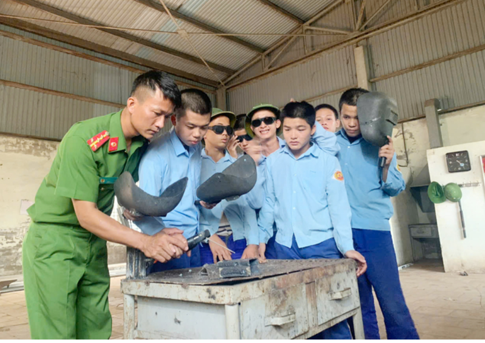 BẢO ĐẢM QUYỀN VÀ LỢI ÍCH HỢP PHÁP CỦA HỌC SINH, TRẠI VIÊN