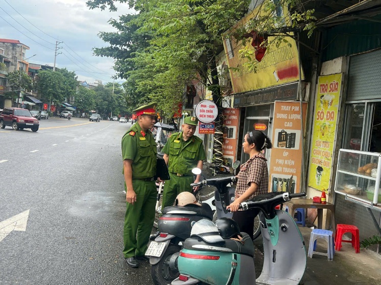 CẢNH BÁO NGUY CƠ VI PHẠM PHÁP LUẬT ĐỐI VỚI DOANH NGHIỆP, HỘ KINH DOANH TRONG VIỆC SỬ DỤNG LÒNG ĐƯỜNG, VỈA HÈ