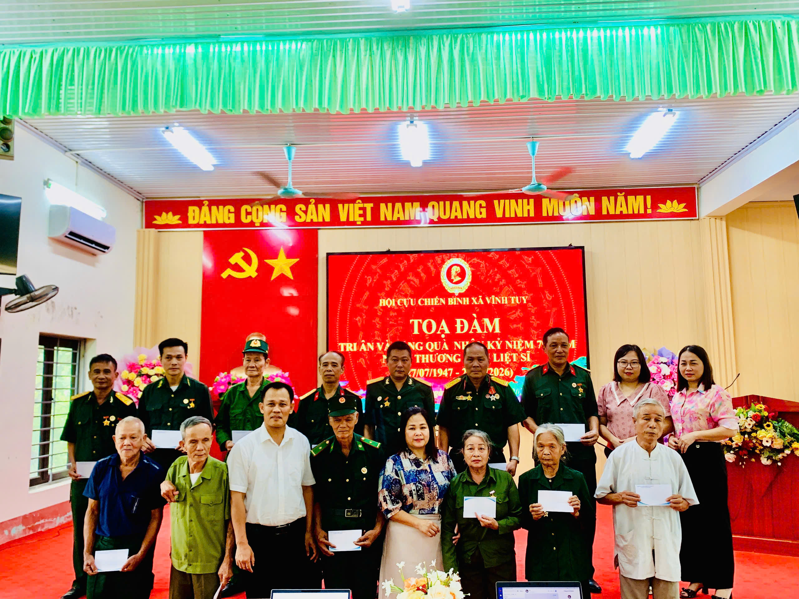HỘI CỰU CHIẾN BINH XÃ VĨNH TUY TỔ CHỨC TỌA ĐÀM, TRI ÂN VÀ TẶNG QUÀ NHÂN KỶ NIỆM 79 NĂM NGÀY THƯƠNG BINH - LIỆT SĨ