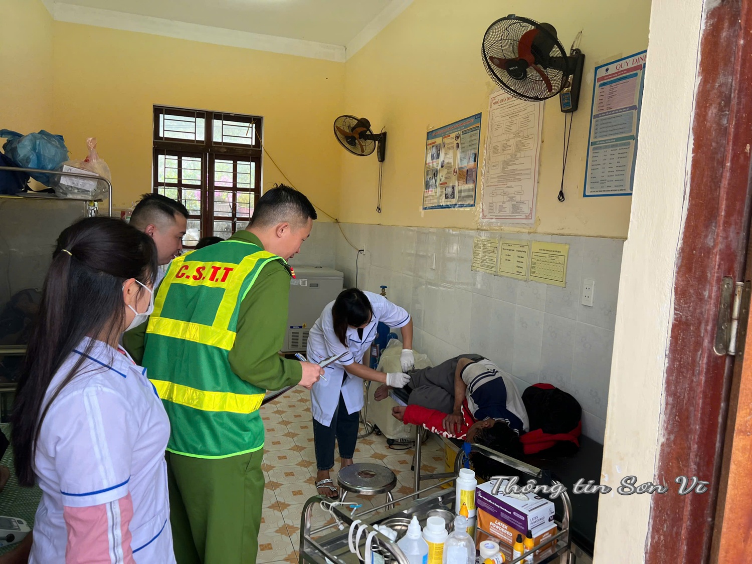 Công an xã Sơn Vĩ kịp thời cứu người dân bị tai nạn giao thông