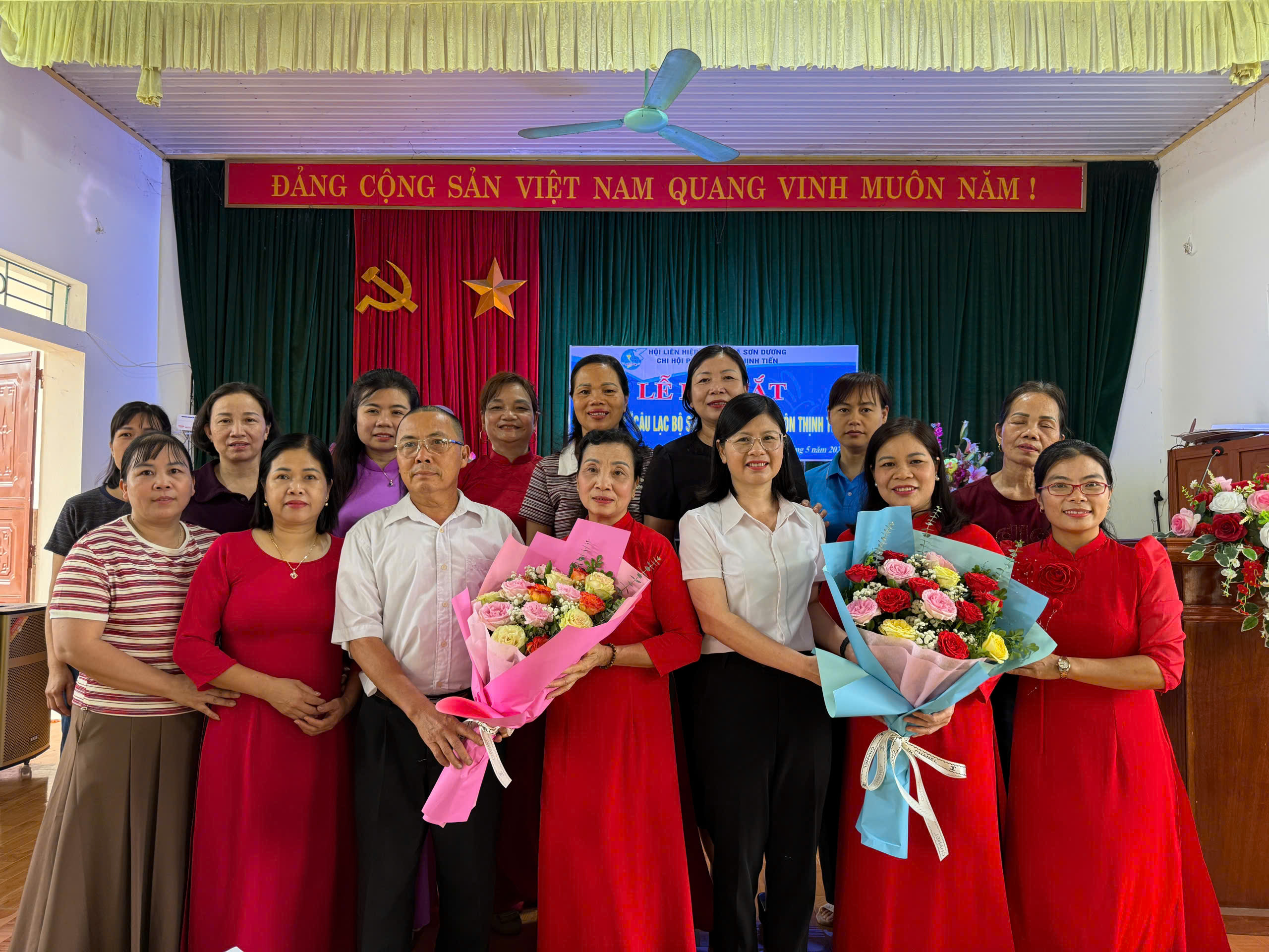 Ra mắt Câu lạc bộ Phụ nữ chuyển đổi số thôn Thịnh Tiến