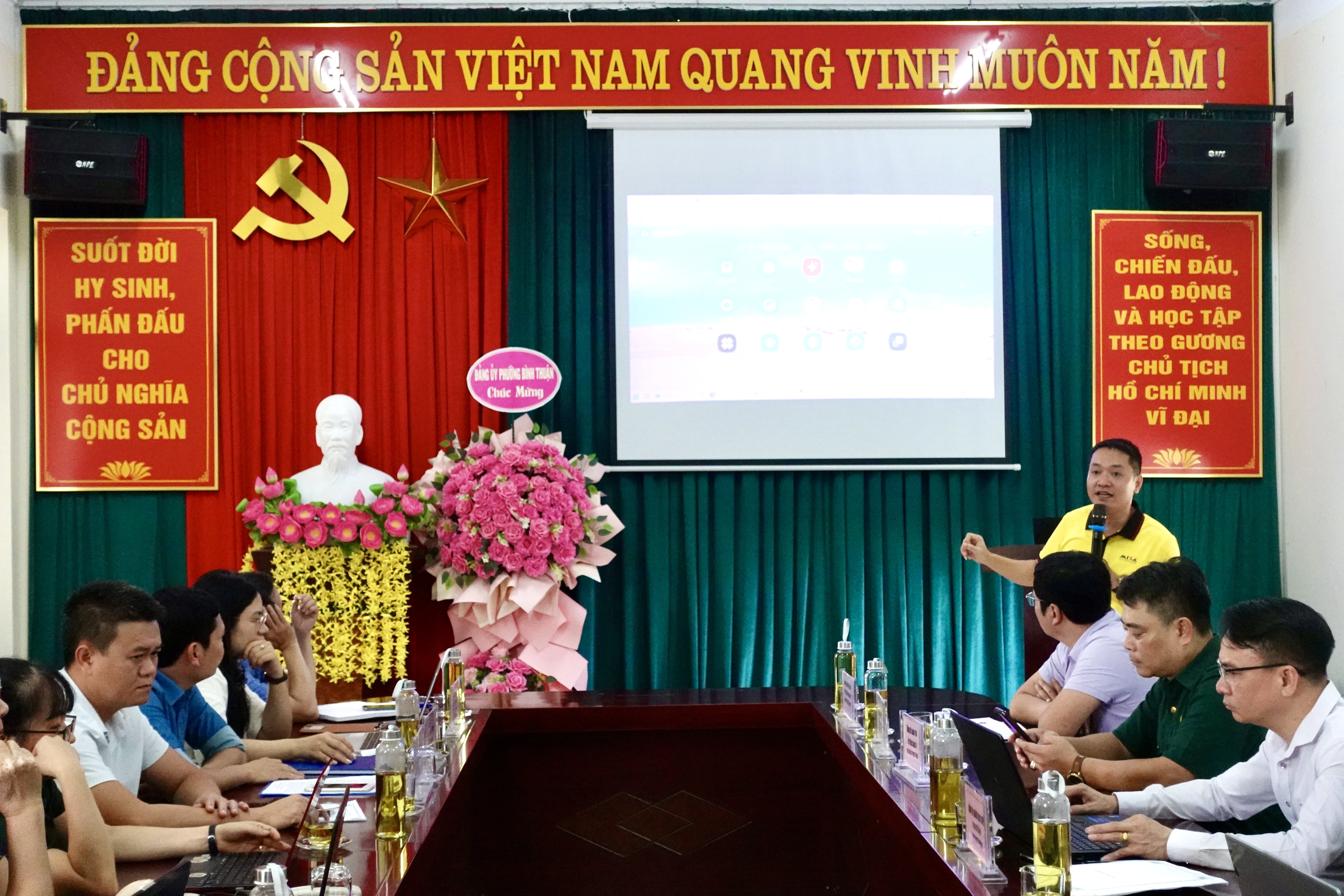 Phường Bình Thuận tổ chức tập huấn, bồi dưỡng nền tảng trí tuệ nhân tạo (AI) trong quản lý, điều hành chính quyền thông minh