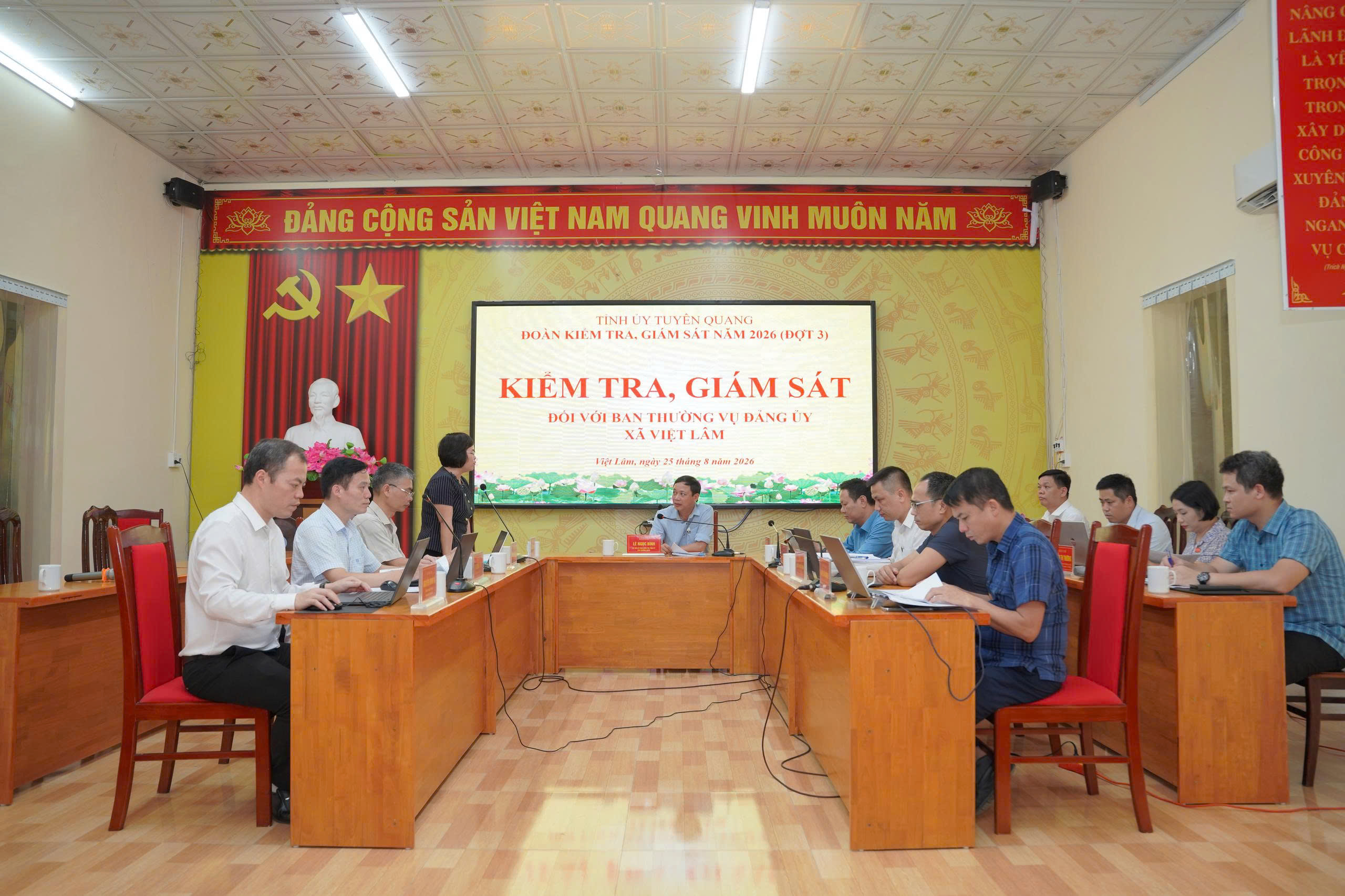 ĐOÀN KIỂM TRA, GIÁM SÁT TỈNH ỦY TUYÊN QUANG LÀM VIỆC VỚI BAN THƯỜNG VỤ ĐẢNG ỦY XÃ VIỆT LÂM