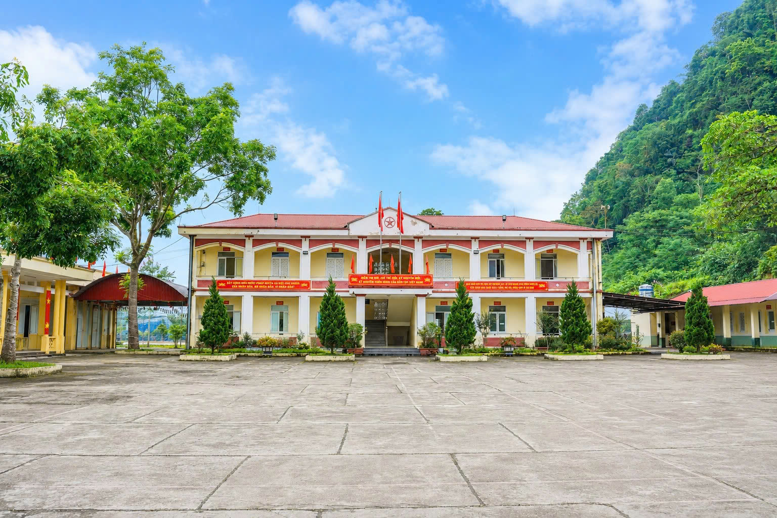 Danh sách Lãnh đạo Văn phòng HĐND, UBND - Các phòng - Trung tâm HCC xã Linh Hồ