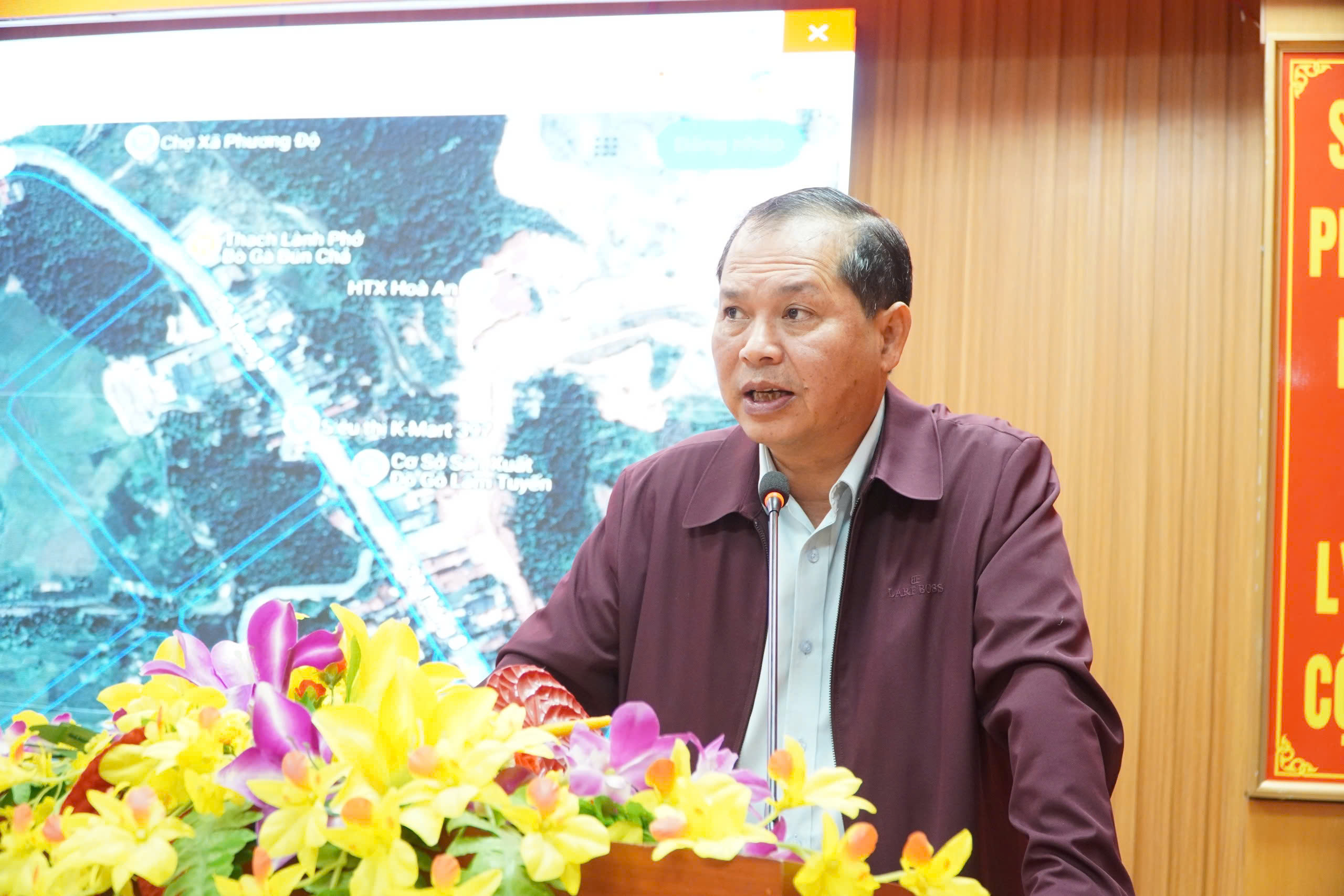 Bàn giao hướng tuyến cao tốc Tuyên Quang - Hà Giang giai đoạn 2 tại phường Hà Giang 1.