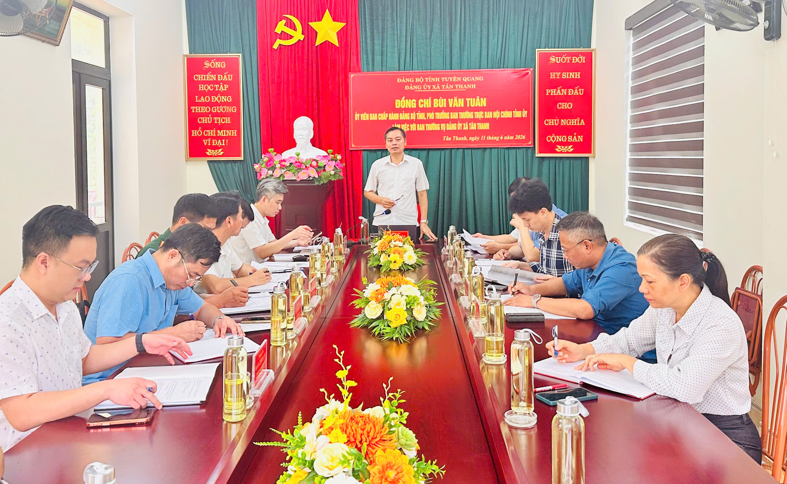 Đồng chí Bùi Văn Tuân, Phó Trưởng Ban Thường trực Ban Nội chính Tỉnh ủy làm việc tại xã Tân Thanh