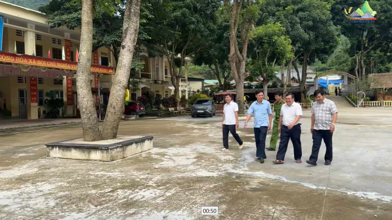XUÂN GIANG KIỂM TRA CÔNG TÁC CHUẨN BỊ CHO NĂM HỌC MỚI