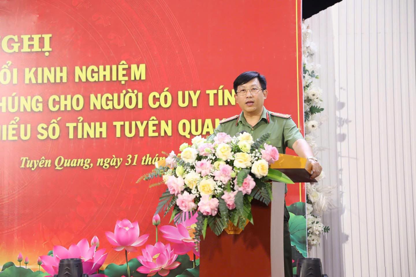 TRAO ĐỔI KINH NGHIỆM PHÁT HUY VAI TRÒ NGƯỜI CÓ UY TÍN TRONG VÙNG ĐỒNG BÀO DÂN TỘC THIỂU SỐ