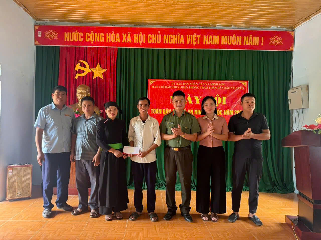 NGÀY HỘI TOÀN DÂN BẢO VỆ AN NINH TỔ QUỐC THÔN LÙNG THOÁ, GẮN KẾT LÒNG DÂN, GIỮ VỮNG BÌNH YÊN QUÊ HƯƠNG