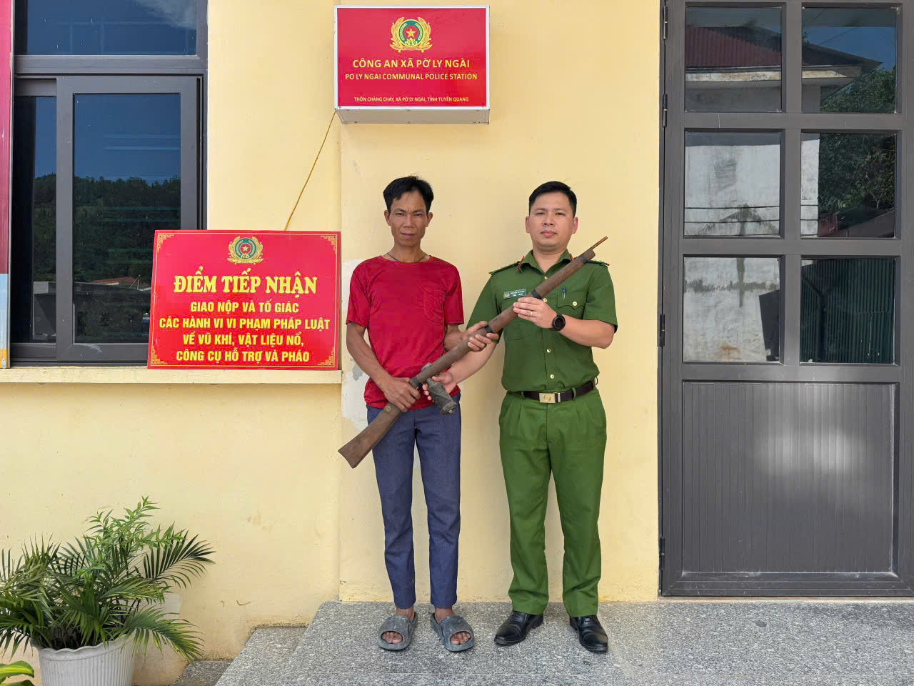 VẬN ĐỘNG THU HỒI VŨ KHÍ, VẬT LIỆU NỔ, CÔNG CỤ HỖ TRỢ VÀ PHÁO.