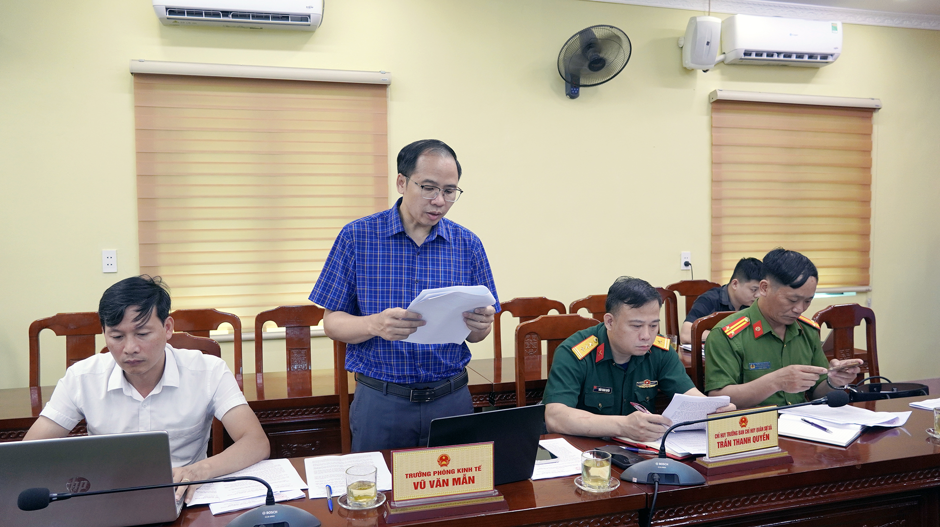 phi&ecirc;n họp UBND x&atilde; T5 (2).JPG