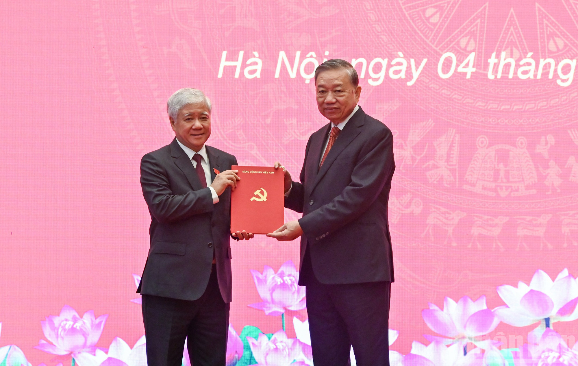 [Ảnh] Lễ công bố Quyết định của Bộ Chính trị về nhân sự Phó Bí thư Thường trực Đảng ủy Quốc hội