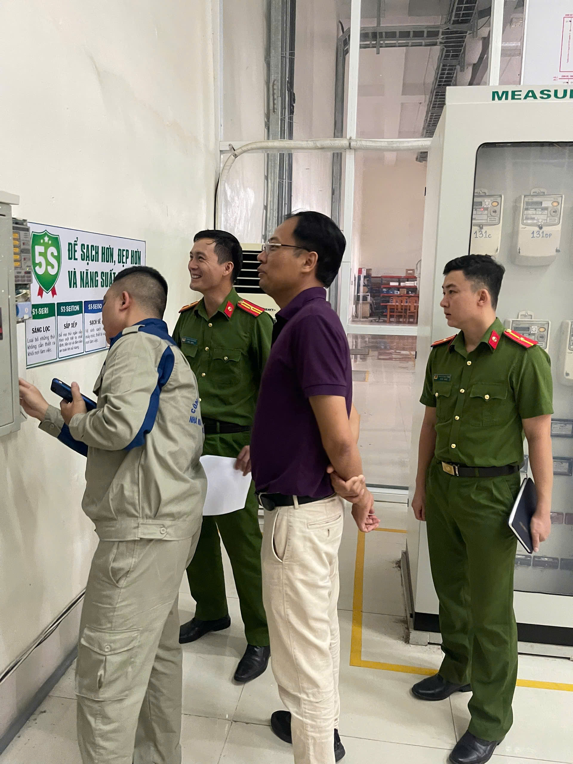 CÔNG AN XÃ VĨNH TUY PHỐI HỢP KIỂM TRA, KHẢO SÁT HỆ THỐNG TRUYỀN TIN BÁO CHÁY TẠI NHÀ MÁY THỦY ĐIỆN SÔNG LÔ 6 