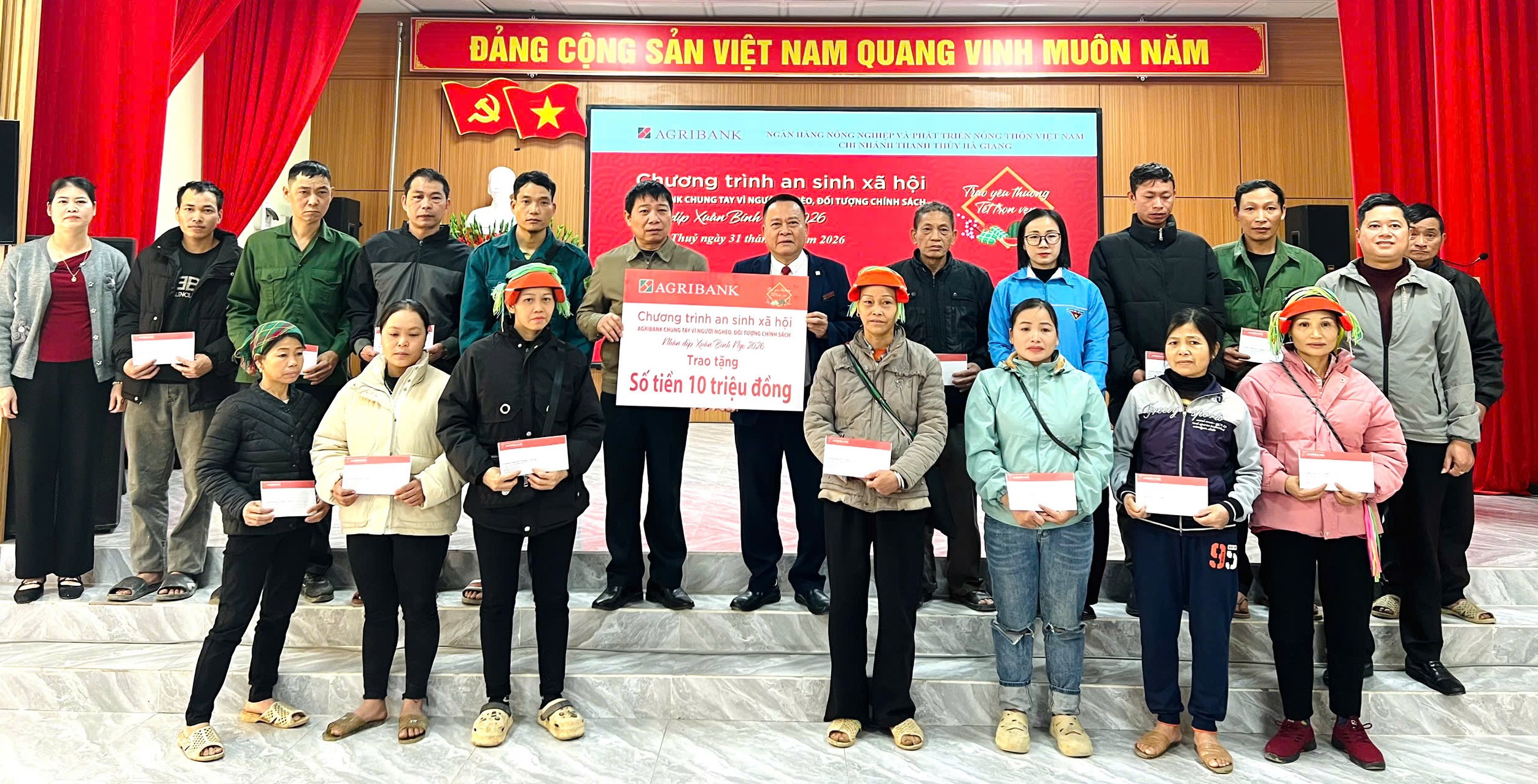 Chung tay vì người nghèo đối, tượng chính sách