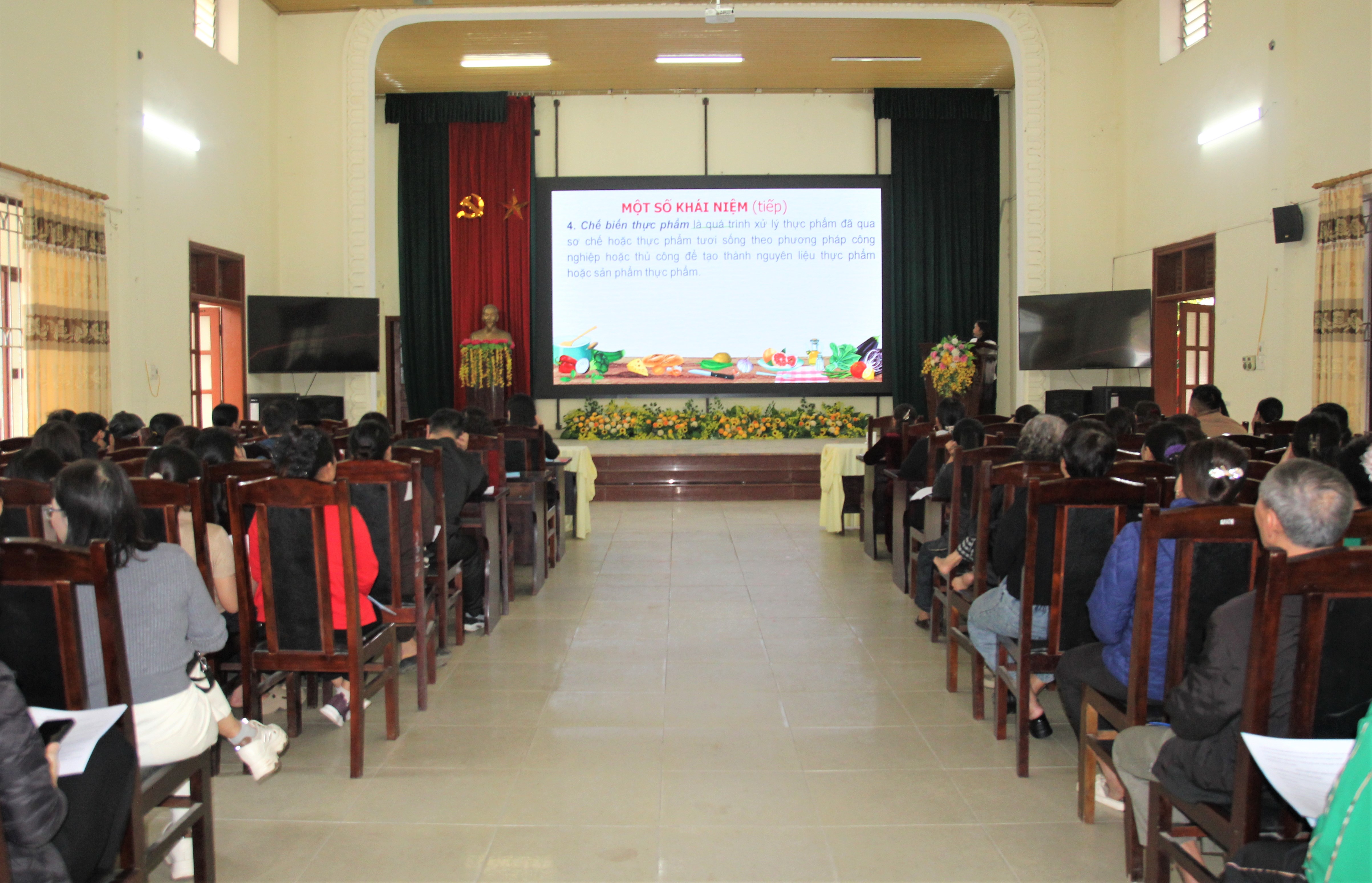 Phường An Tường tổ chức hội nghị tập huấn kiến thức, thực hành về an toàn thực phẩm tại các bếp ăn tập thể và các cơ sở kinh doanh dịch vụ ăn uống trên địa bàn năm 2025