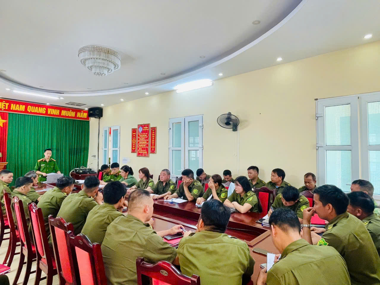 CÔNG AN XÃ THANH THỦY TỔ CHỨC HỌP LẤY Ý KIẾN VỀ VIỆC LỰA CHỌN, SẮP XẾP, BỐ TRÍ LỰC LƯỢNG THAM GIA BẢO VỆ ANTT Ở CƠ SỞ SAU KHI SÁP NHẬP THÔN