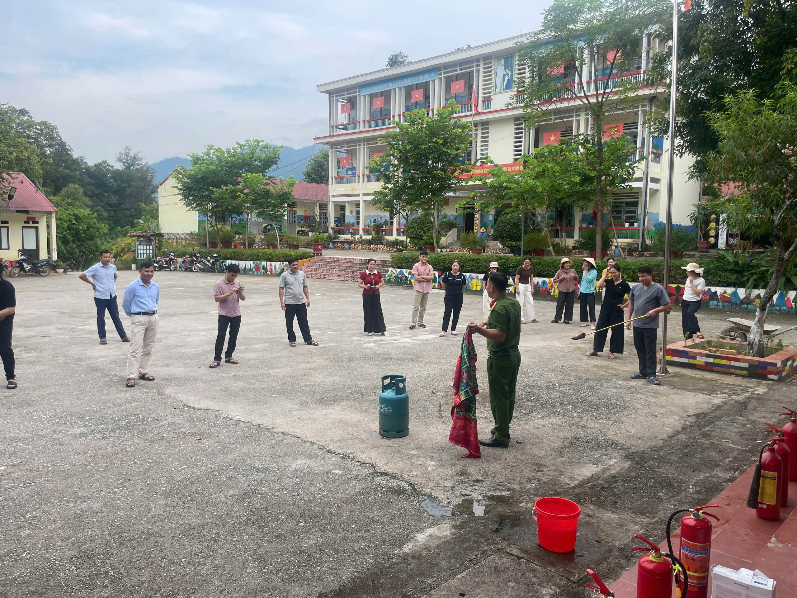  CÔNG AN XÃ TÁT NGÀ TỔ CHỨC LỚP TRẢI NGHIỆM THỰC HÀNH PCCC VÀ CNCH NĂM 2026