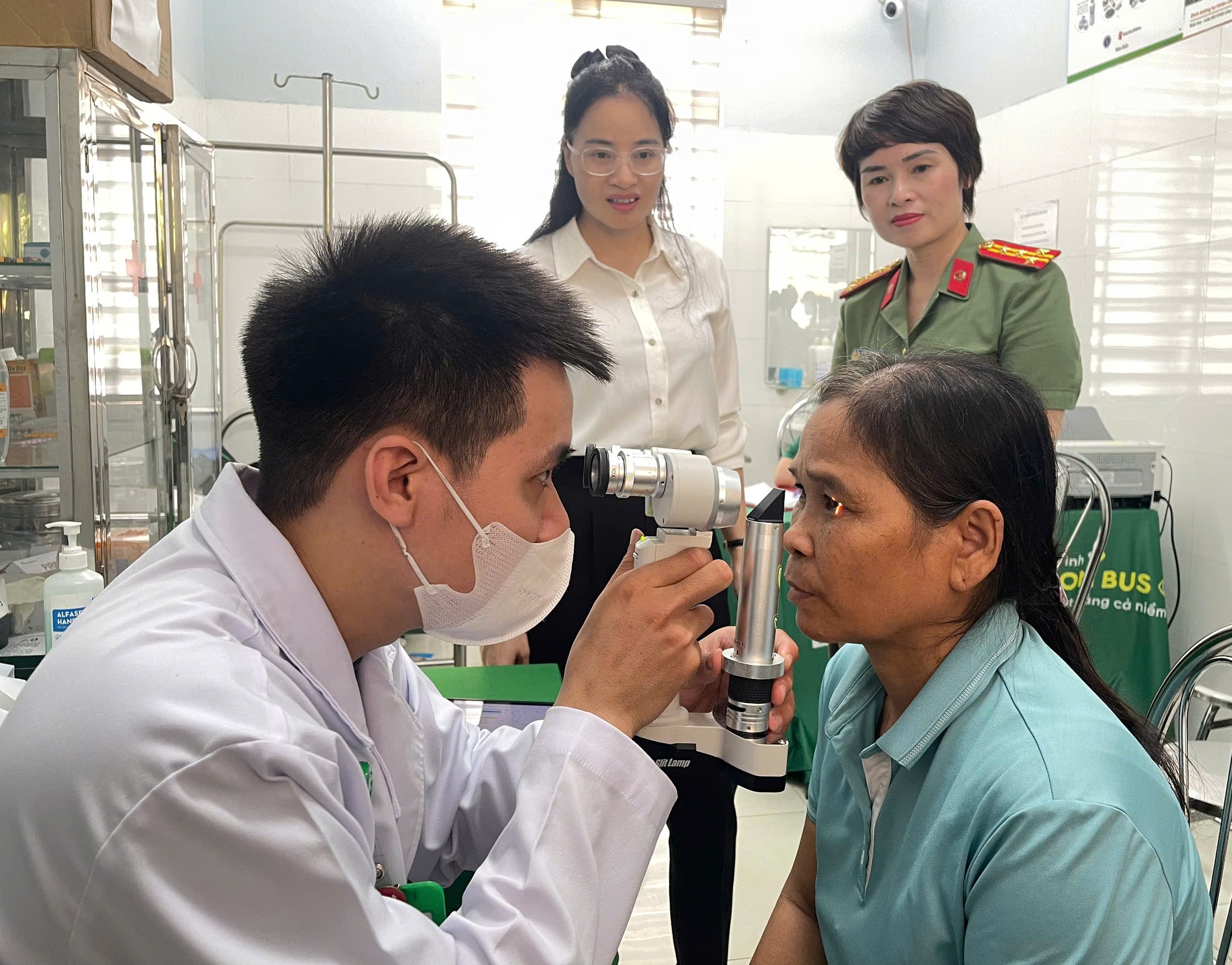 Công đoàn Công an nhân dân, Công an tỉnh Tuyên Quang thăm khám, tư vấn cấp phát thuốc miễn phí cho nhân dân xã Minh Thanh