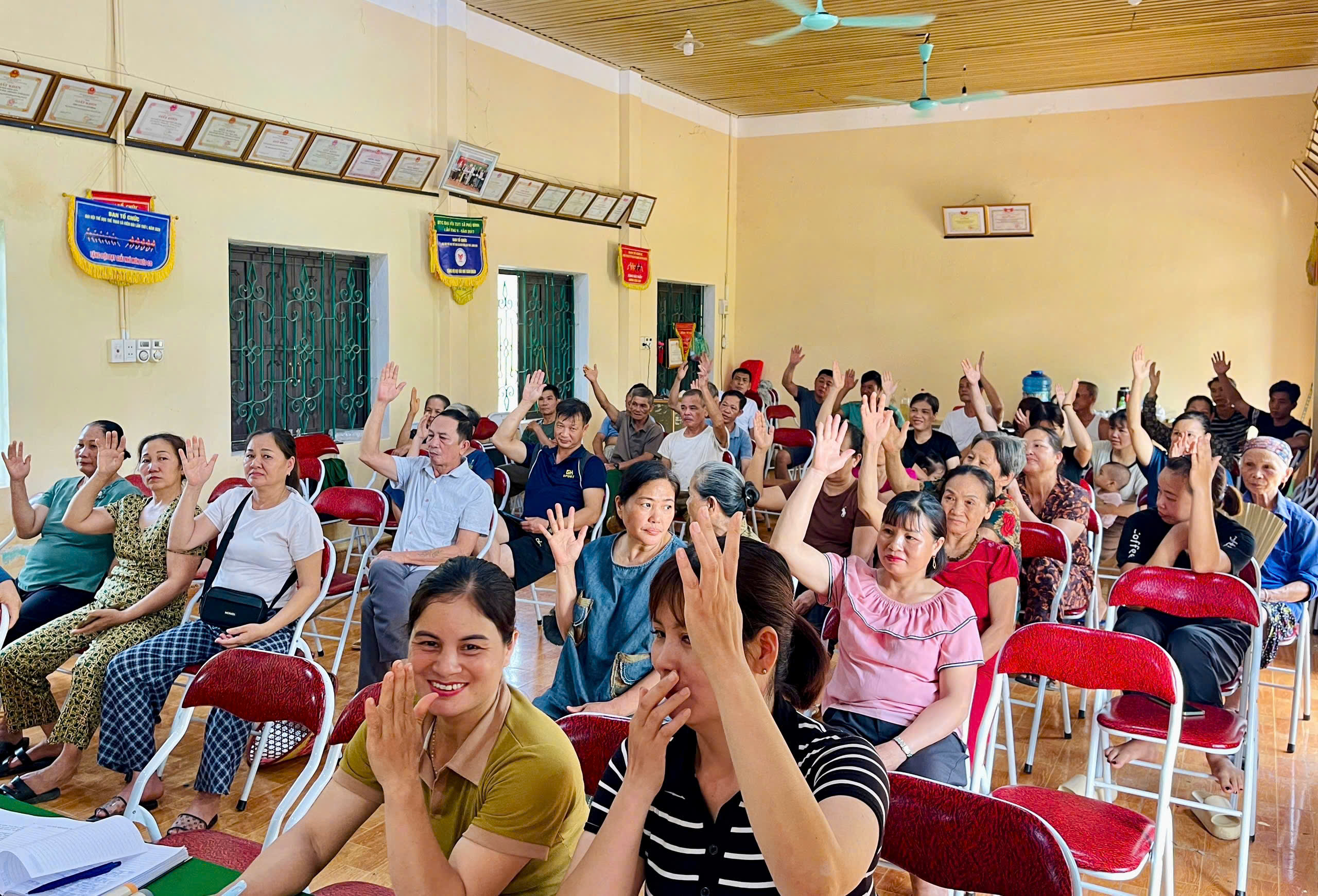 Nhiều thôn trên địa bàn xã Kiên Đài hoàn thành lấy ý kiến Nhân dân về Đề án sắp xếp thôn