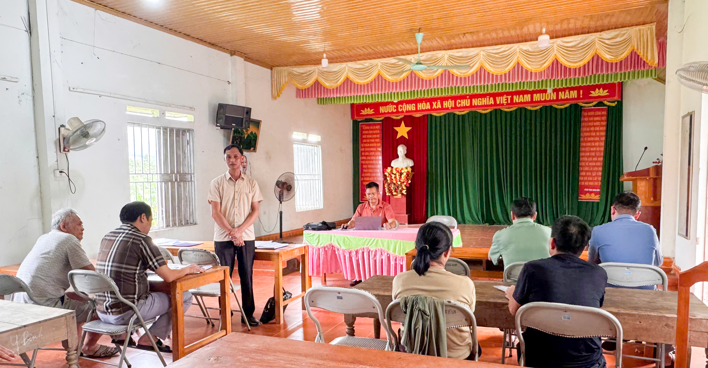 (Quang Bình – Tuyên Quang) Chủ tịch UBND xã làm việc với Nhân dân cụm 1 thôn Yên Bình, tháo gỡ vướng mắc về đất đai