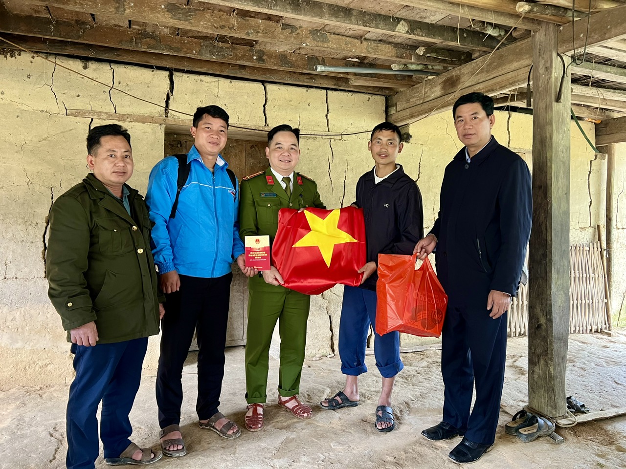 CÔNG AN XÃ THÀNG TÍN GẶP GỠ, TUYÊN TRUYỀN CÁC CƠ SỞ TÔN GIÁO