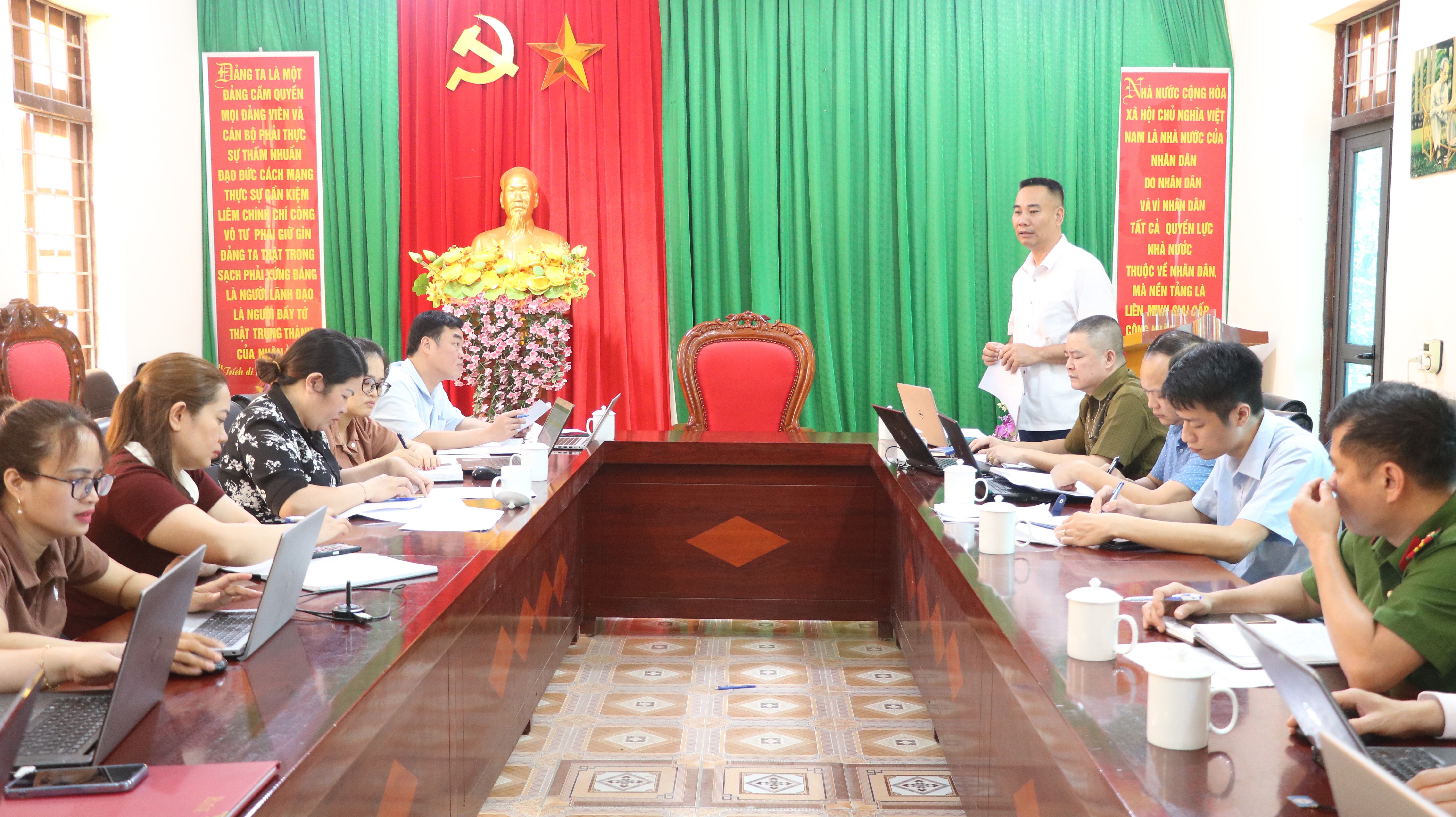 Bảo hiểm xã hội cơ sở Bắc Quang làm việc với UBND xã Yên Thành
