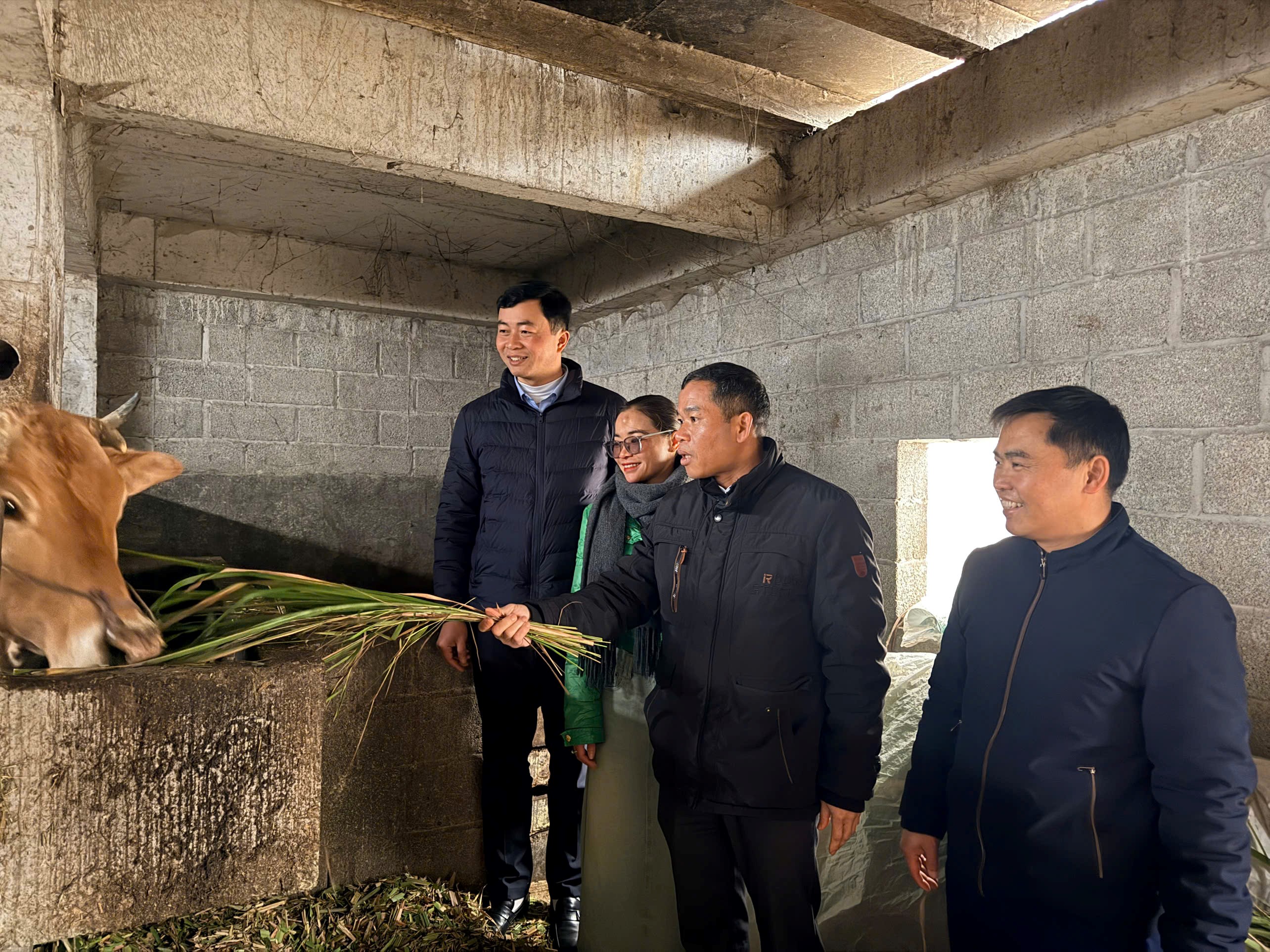 LÃNH ĐẠO XÃ SÂU SÁT CƠ SỞ, CHỈ ĐẠO PHÁT TRIỂN SINH KẾ, GIẢM NGHÈO BỀN VỮNG