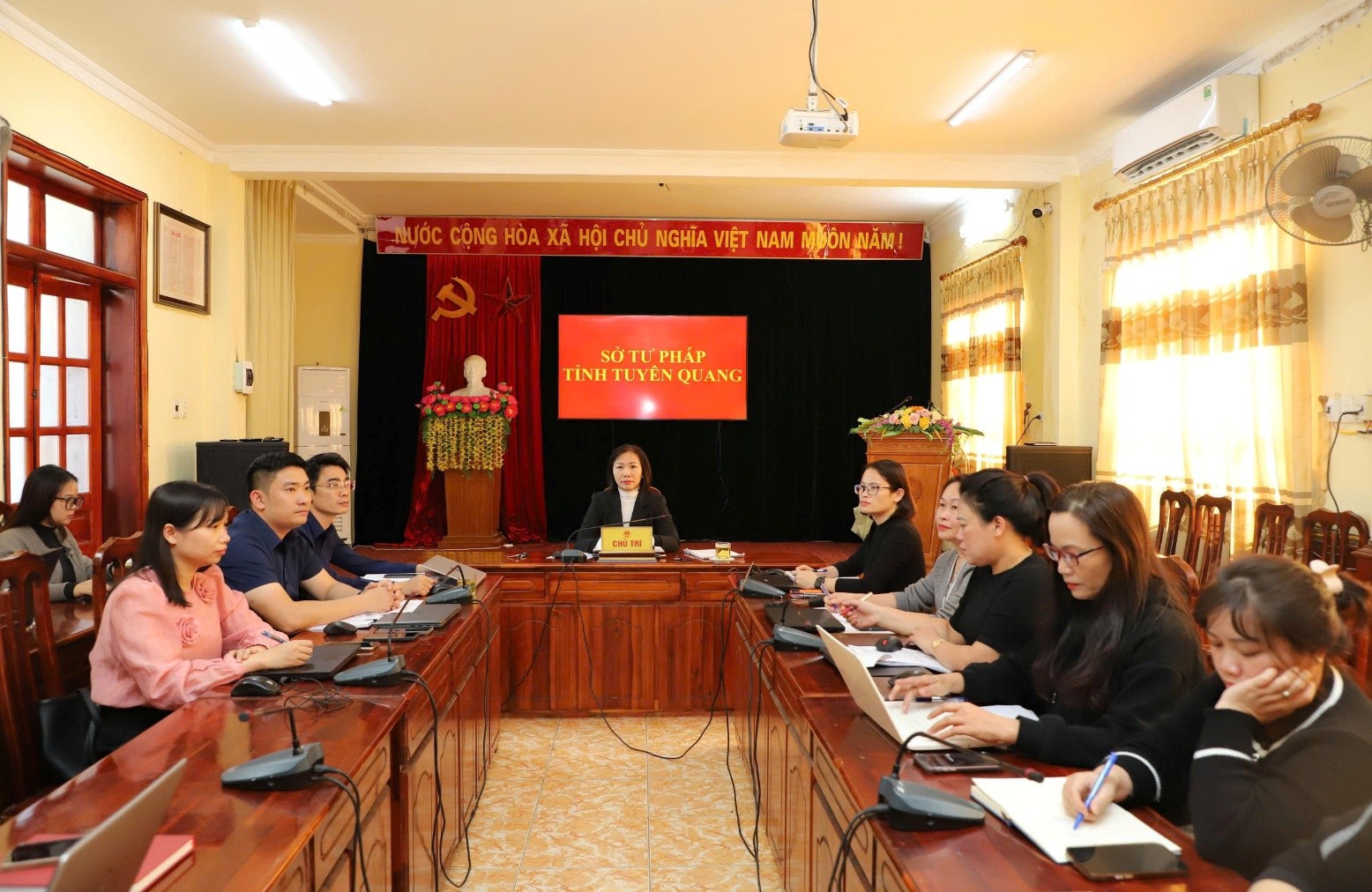 Sở Tư pháp kết nối điểm cầu trực tuyến Hội nghị học tập, triển khai thực hiện văn bản của Trung ương Đảng và Ban Chỉ đạo Bầu cử tỉnh