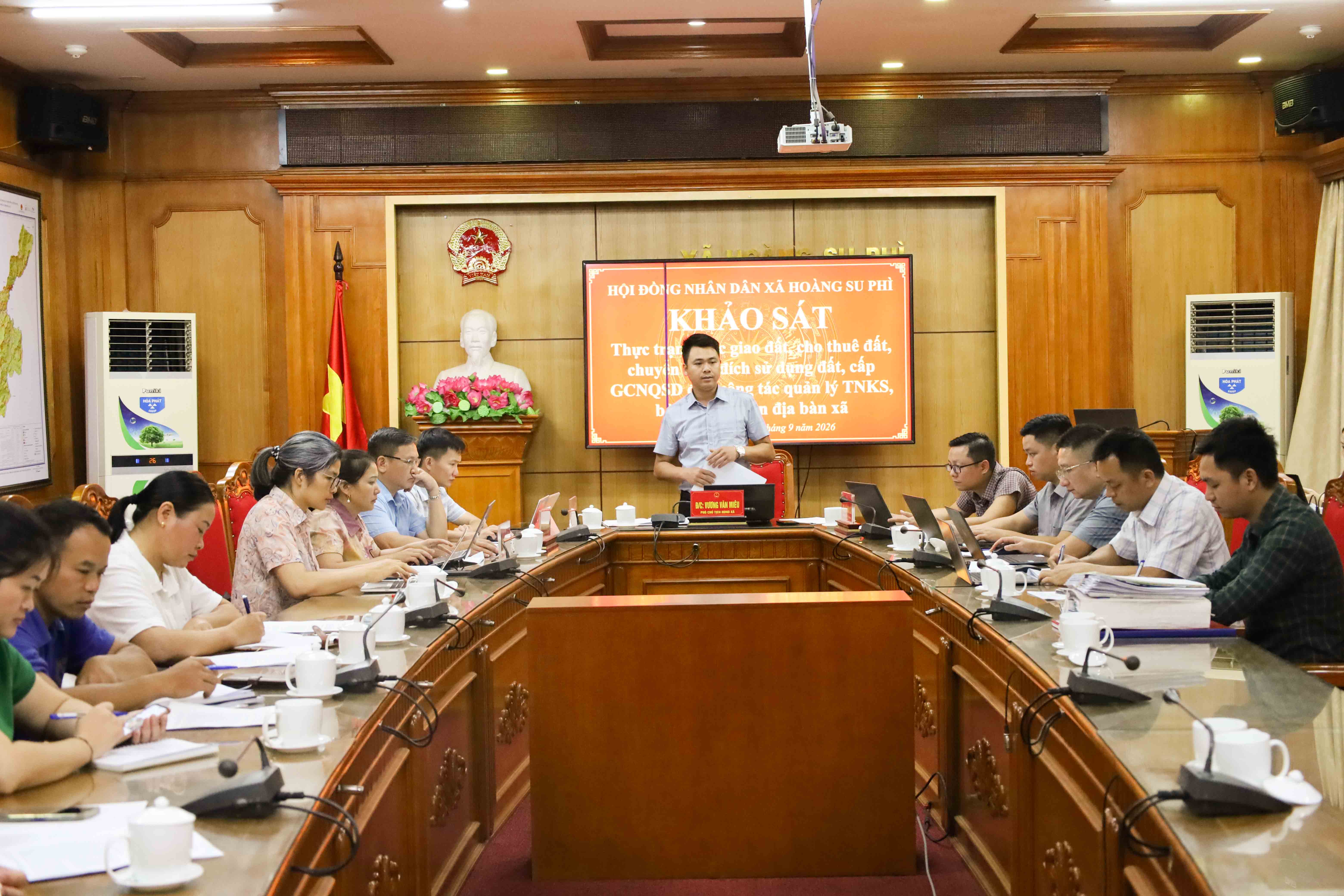 Đoàn khảo sát HĐND xã Hoàng Su Phì làm việc với UBND xã về công tác quản lý đất đai, tài nguyên khoáng sản và bảo vệ môi trường