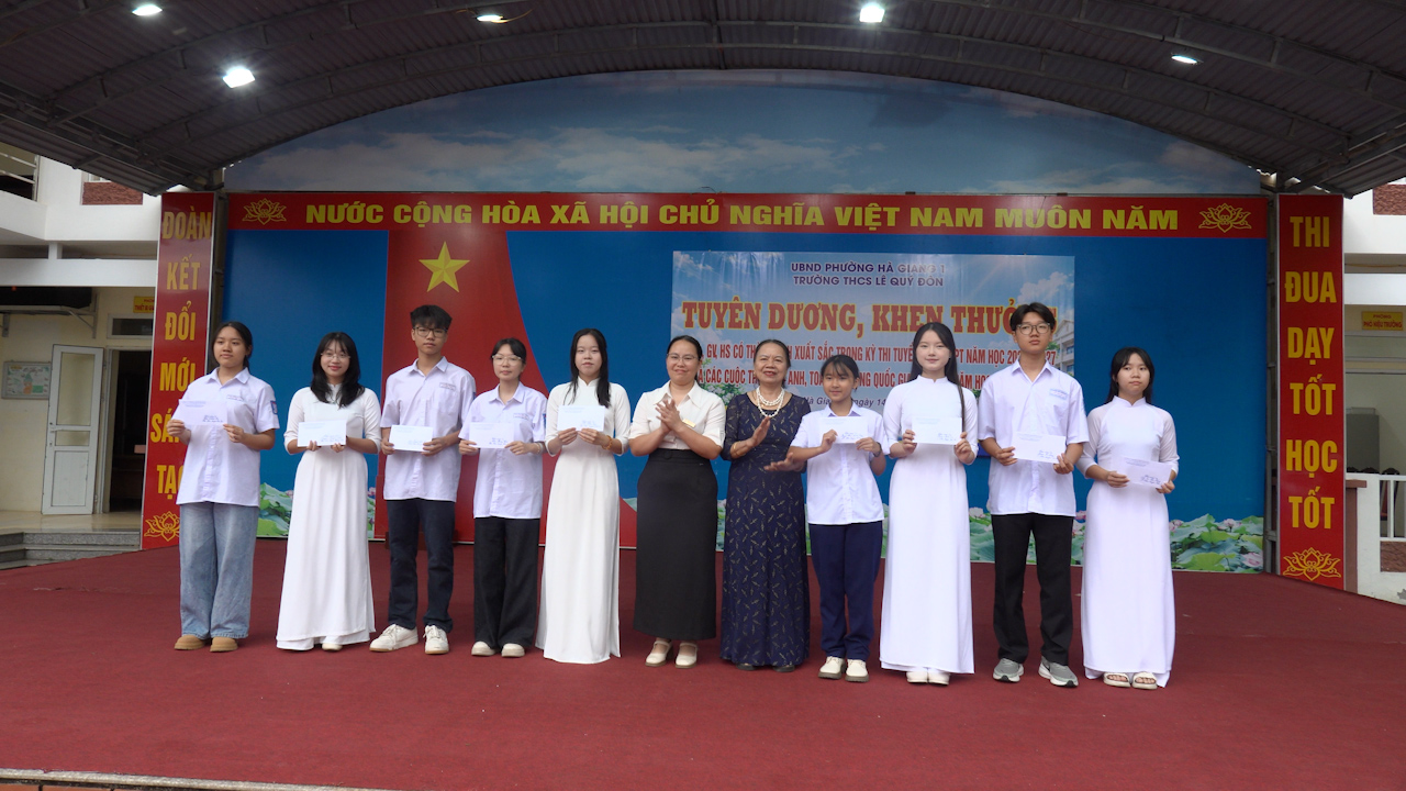 TRƯỜNG THCS LÊ QUÝ ĐÔN TUYÊN DƯƠNG, KHEN THƯỞNG CÁC TẬP THỂ, CÁ NHÂN CÓ THÀNH TÍCH XUẤT SẮC