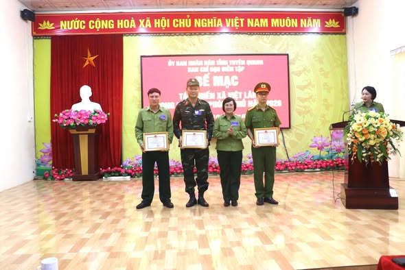 CÔNG AN XÃ VIỆT LÂM THAM GIA DIỄN TẬP TÁC CHIẾN TRONG KHU VỰC PHÒNG THỦ NĂM 2026