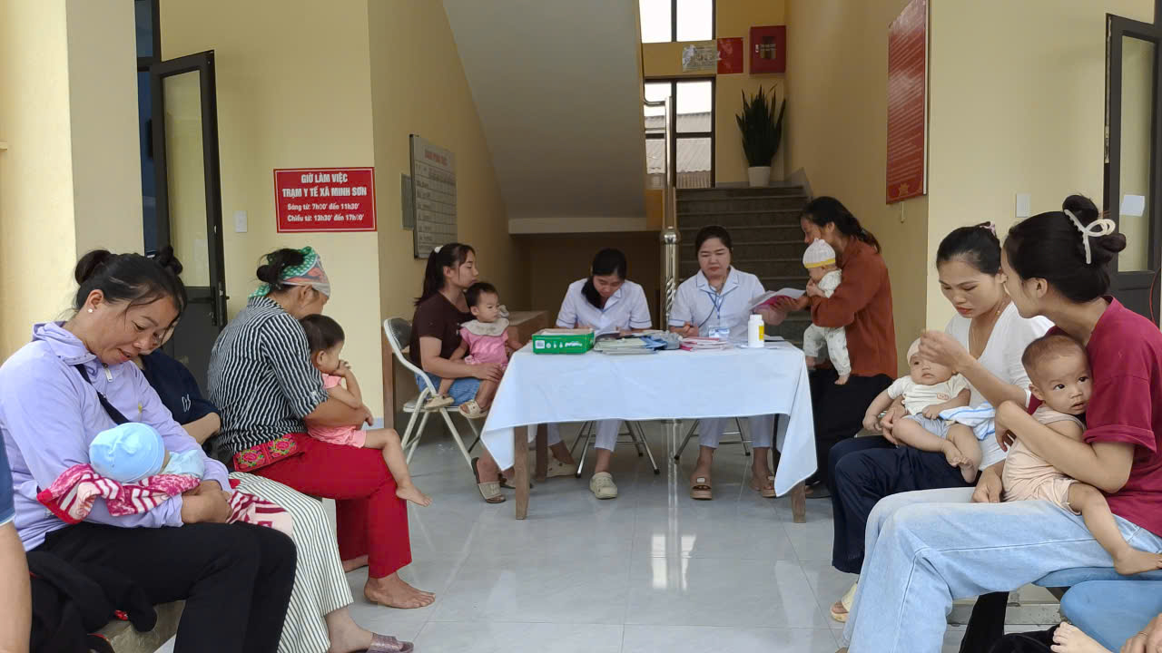 Trạm y tế xã minh sơn triển khai chương trình tiêm chủng