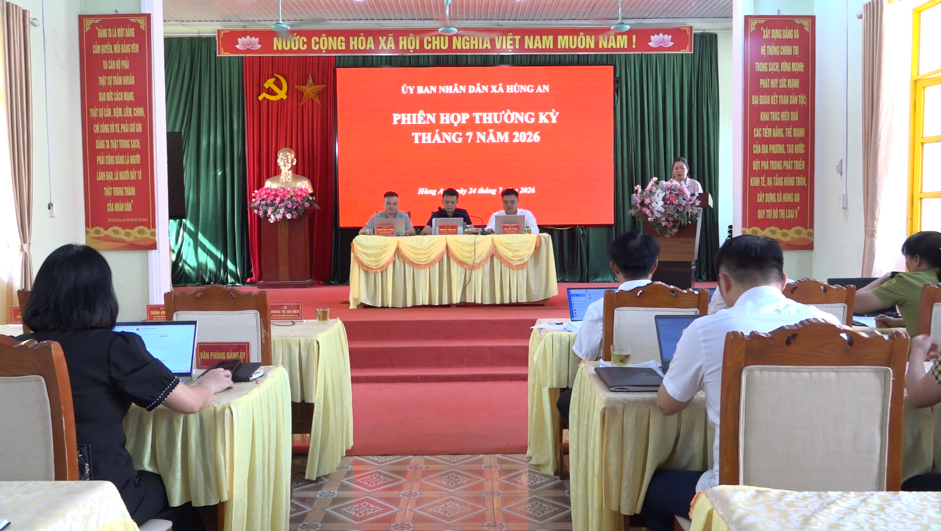 Phiên họp thường kỳ UBND xã tháng 7 năm 2026
