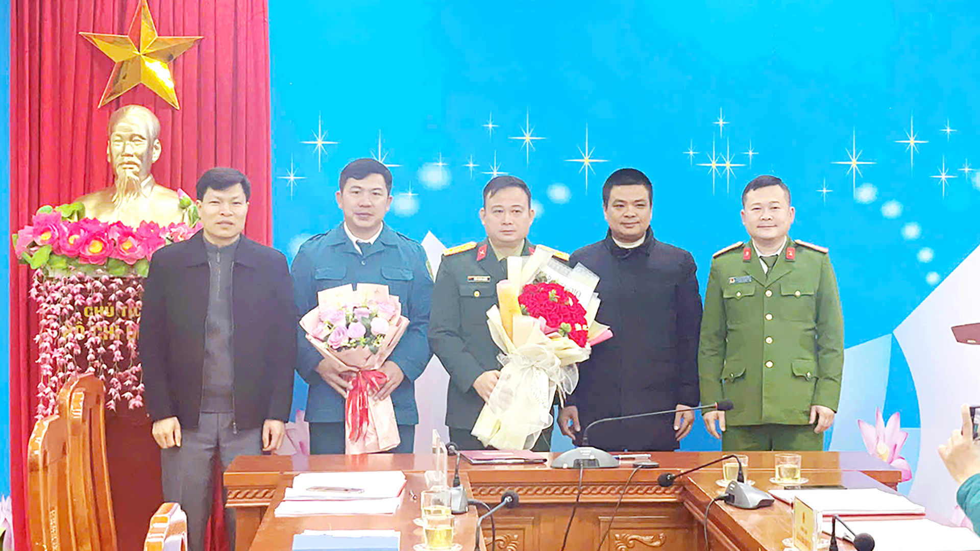 Hội nghị Bàn giao chức trách nhiệm vụ Chỉ huy trưởng Ban Chỉ huy Quân sự xã