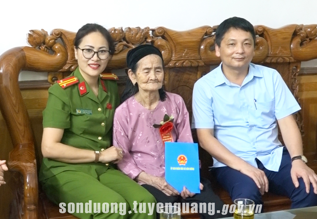 Xã Sơn Dương thực hiện Nghị quyết 263/NQ-CP, trao quà cho Nhân dân dịp Quốc lễ 2-9
