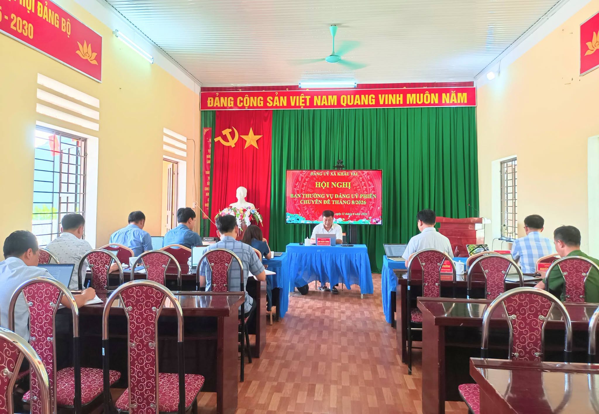 Ban Thường vụ Đảng ủy họp phiên chuyên đề tháng 8