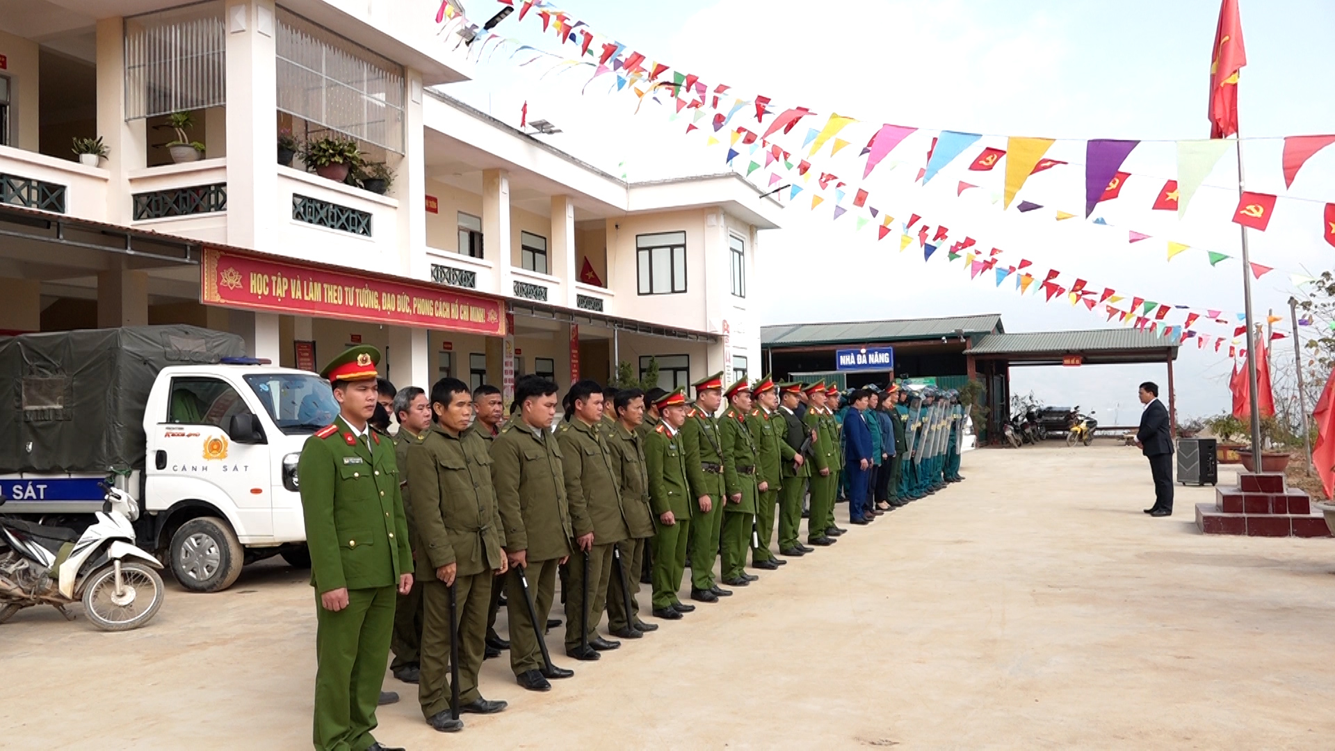 Xã Pờ Ly Ngài ra quân tăng cường Đảm bảo an ninh trât tự trên địa bàn
