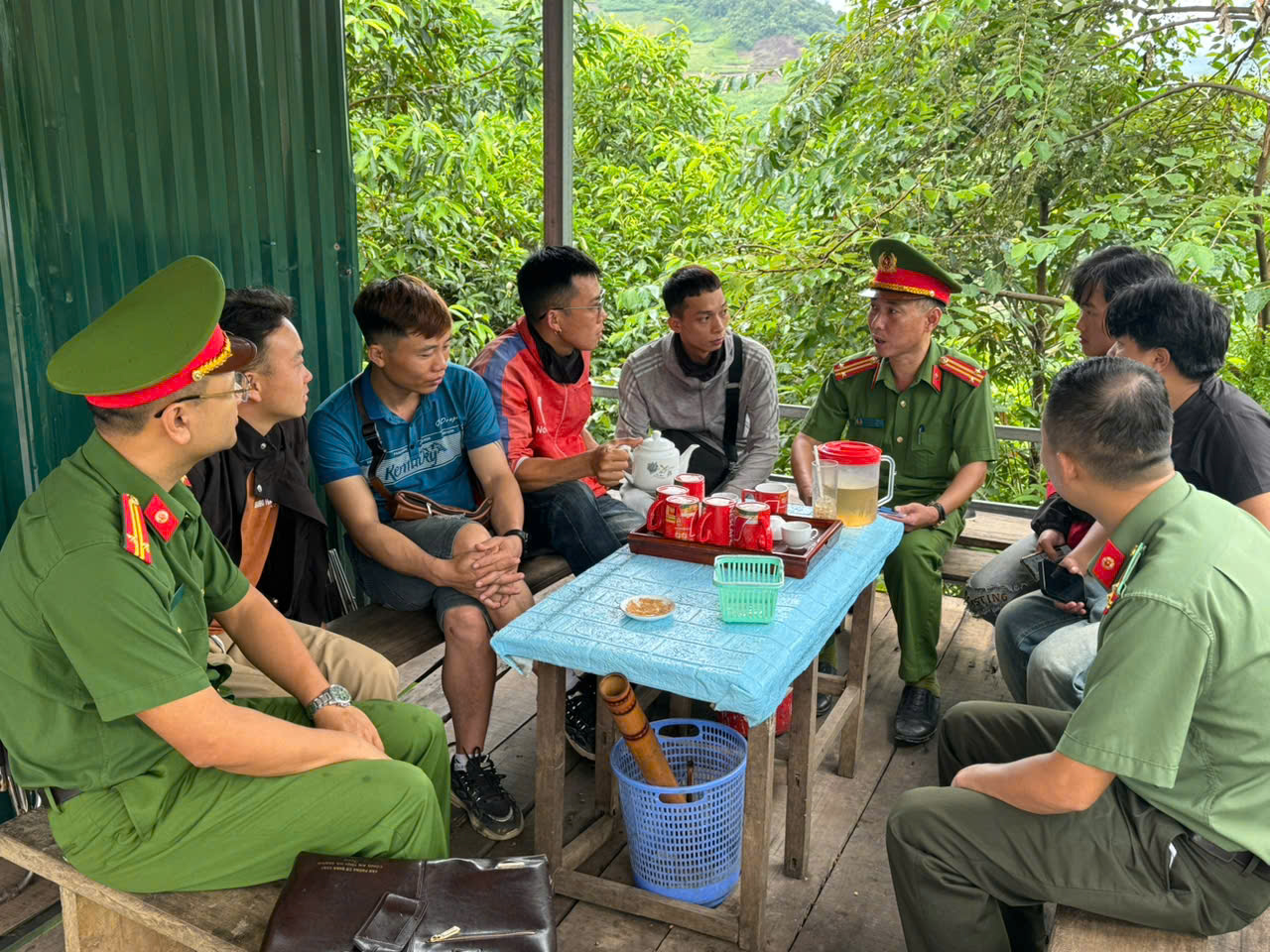 CÔNG AN XÃ THUẬN HÒA: ĐẨY MẠNH TUYÊN TRUYỀN PHÒNG, CHỐNG MA TÚY TẠI CÁC ĐIỂM DỪNG CHÂN CỦA KHÁCH DU LỊCH TRÊN ĐỊA BÀN