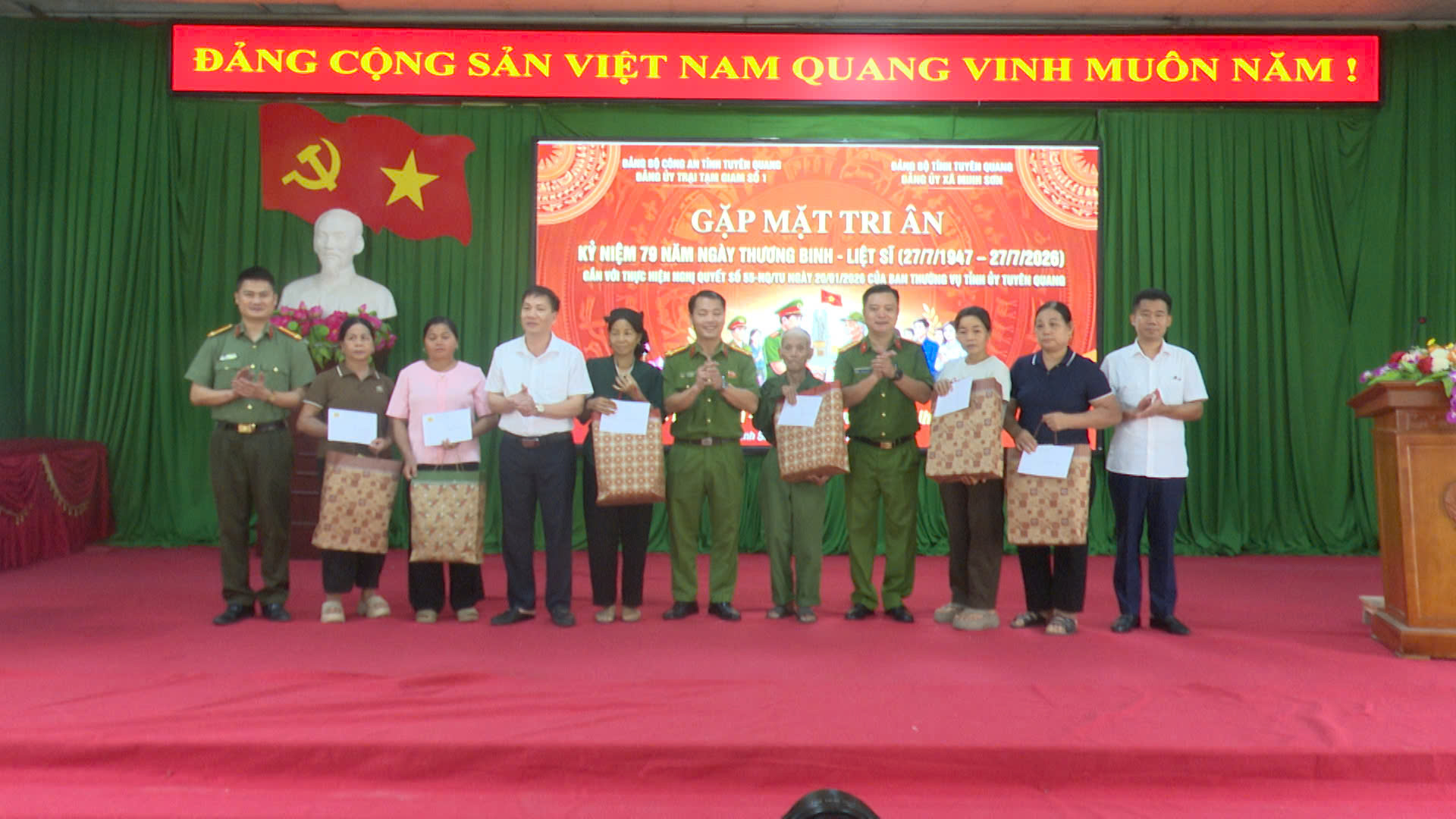 ĐẢNG ỦY TRẠI TẠM GIAM SỐ 1 CÔNG AN TỈNH PHỐI HỢP VỚI ĐẢNG ỦY XÃ MINH SƠN GẶP MẶT TRI ÂN GIA ĐÌNH CHÍNH SÁCH