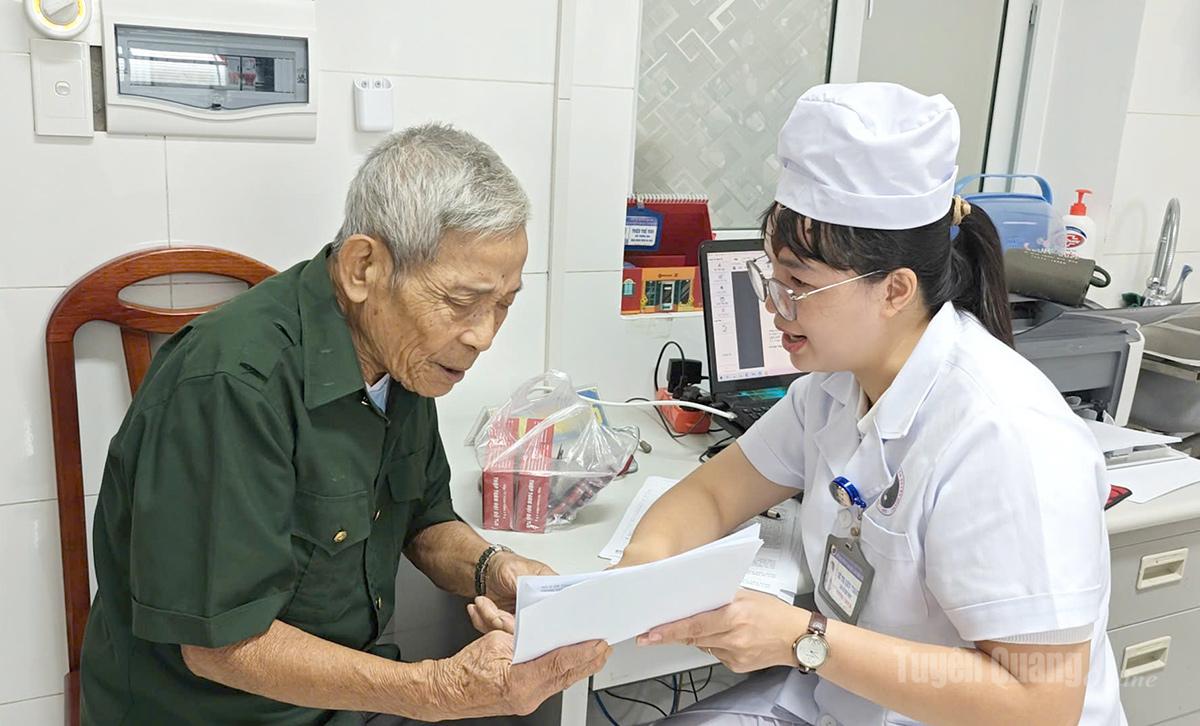 Tổ chức chương trình khám bệnh, tư vấn sức khỏe cho 300 người có công tại Bệnh viện Y dược cổ truyền tỉnh