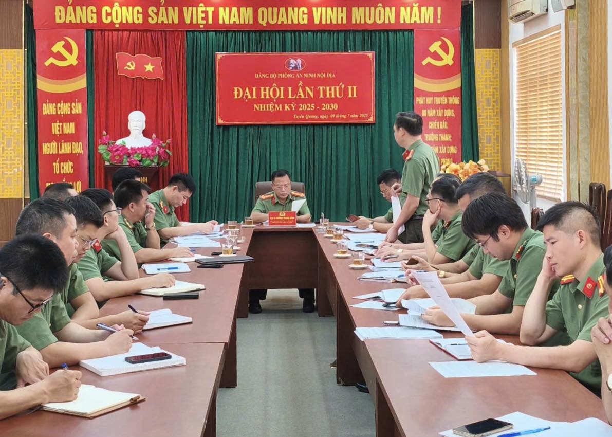 CHỦ ĐỘNG THAM MƯU THỰC HIỆN CÓ HIỆU QUẢ CÔNG TÁC ĐẢM BẢO AN NINH NỘI ĐỊA