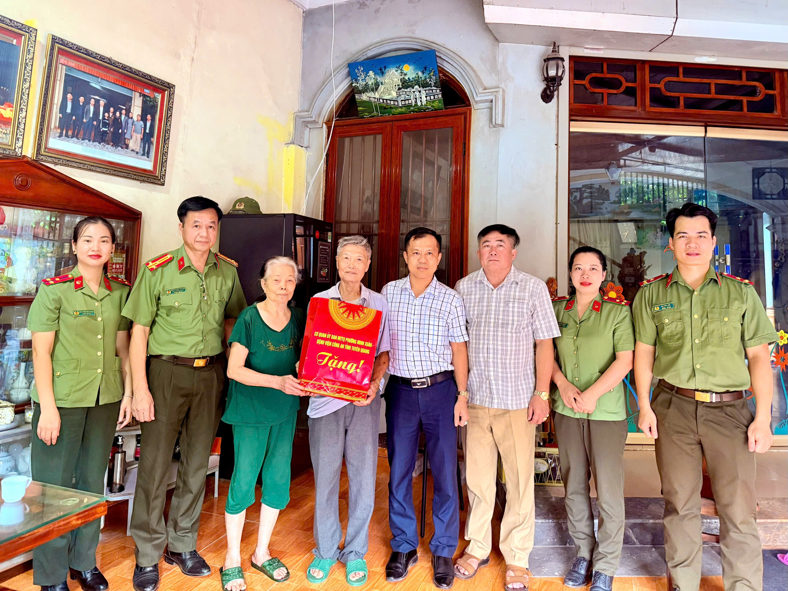 Chi đoàn Bệnh viện Công an tỉnh tổ chức các hoạt động “Đền ơn đáp nghĩa”