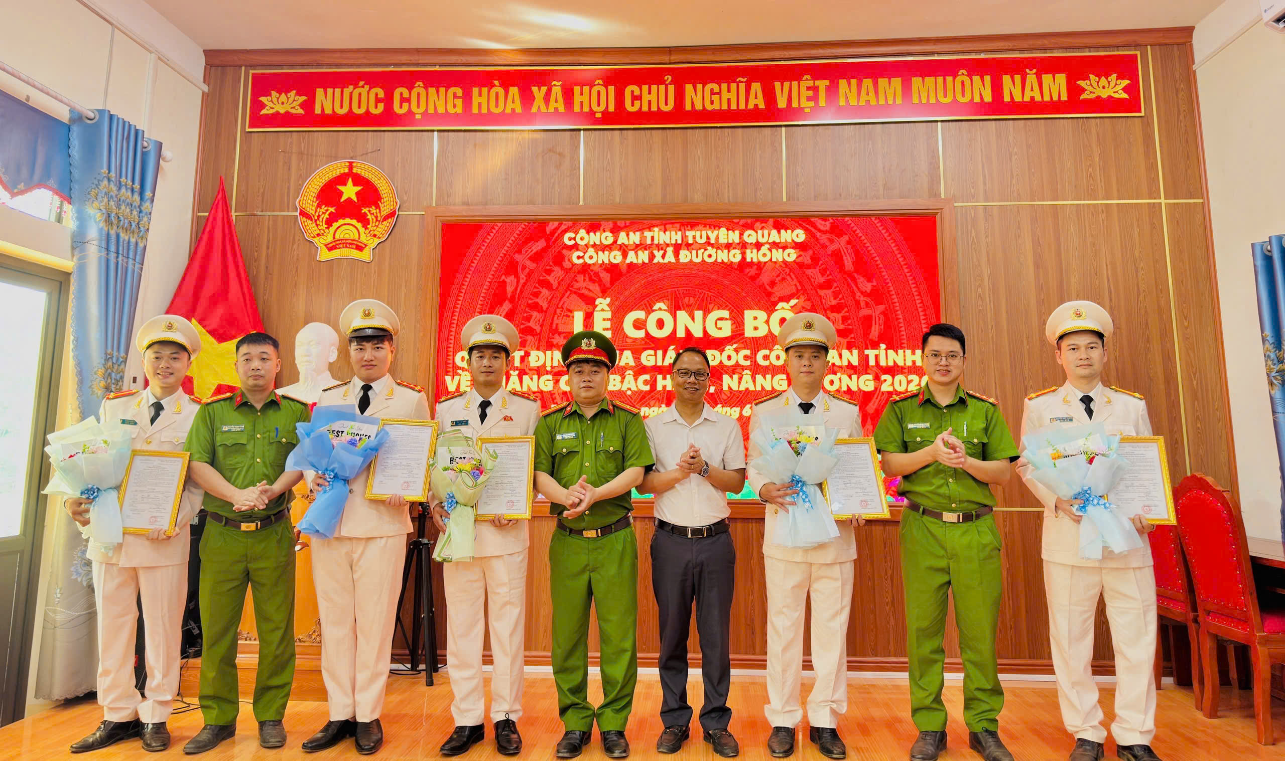 TỰ HÀO KHI NHỮNG HY SINH THẦM LẶNG ĐƯỢC "HÓA THÀNH" SAO VÀNG TRÊN VAI ÁO