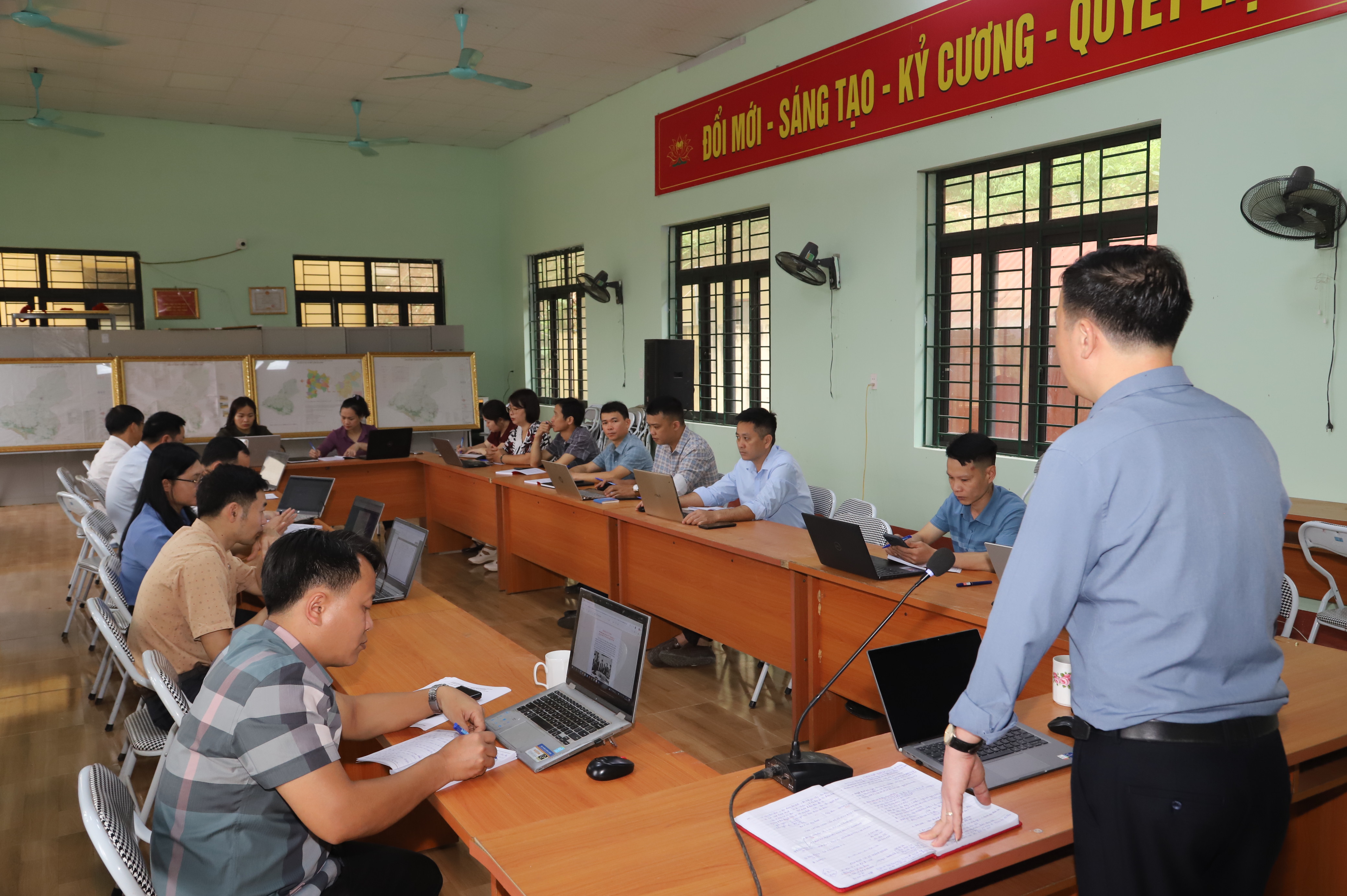 Chi bộ các cơ quan Đảng tổ chức sinh hoạt chi bộ thường kỳ tháng 4