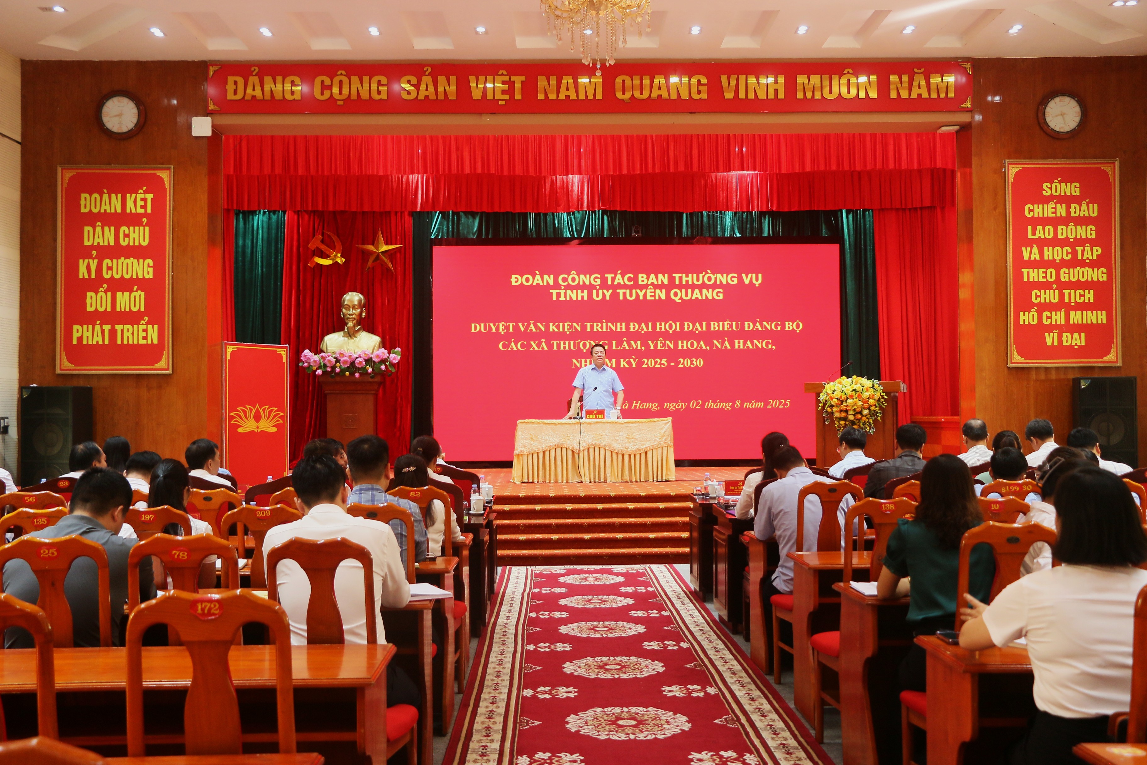 Đoàn công tác của Ban Thường vụ Tỉnh ủy duyệt văn kiện Đại hội Đảng bộ các xã: Thượng Lâm, Yên Hoa, Nà Hang